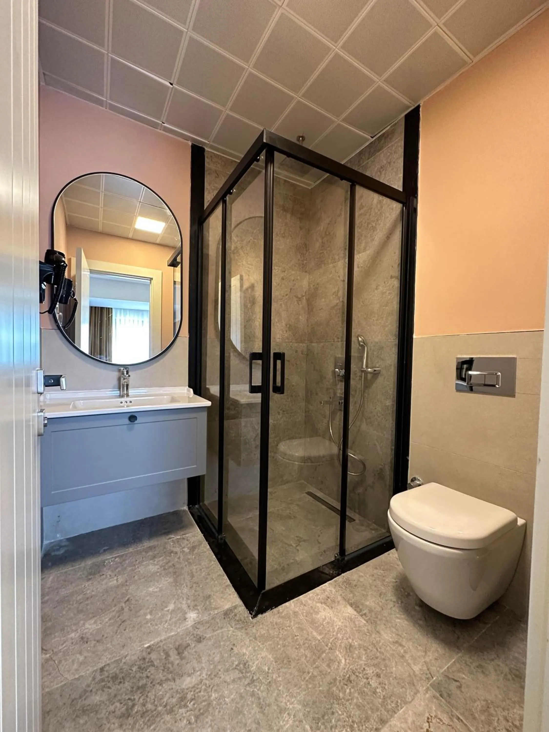 Shower in Dedeoğlu Port Hotel