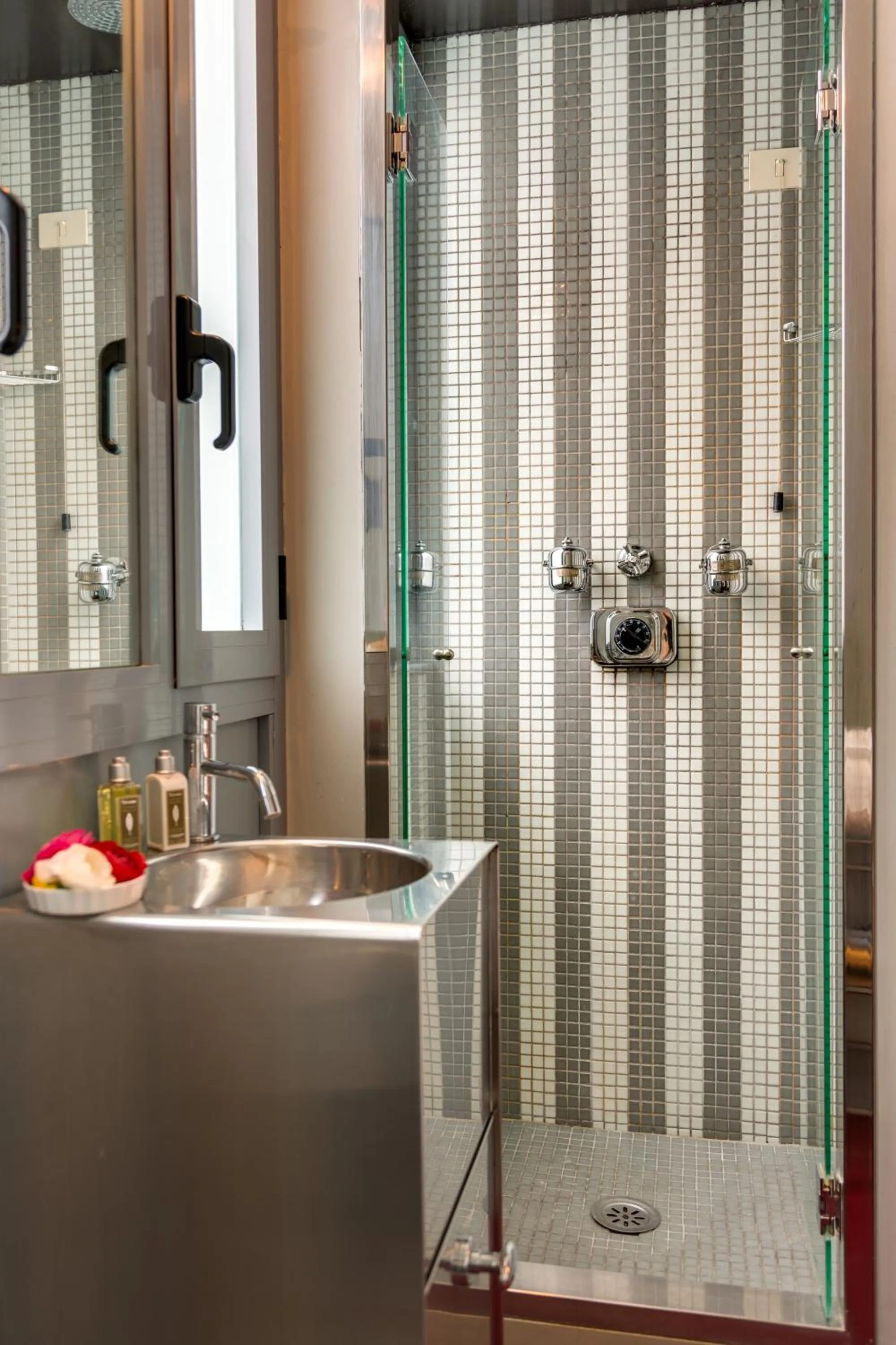 Toilet in Casa Heberart Guest House Sistina