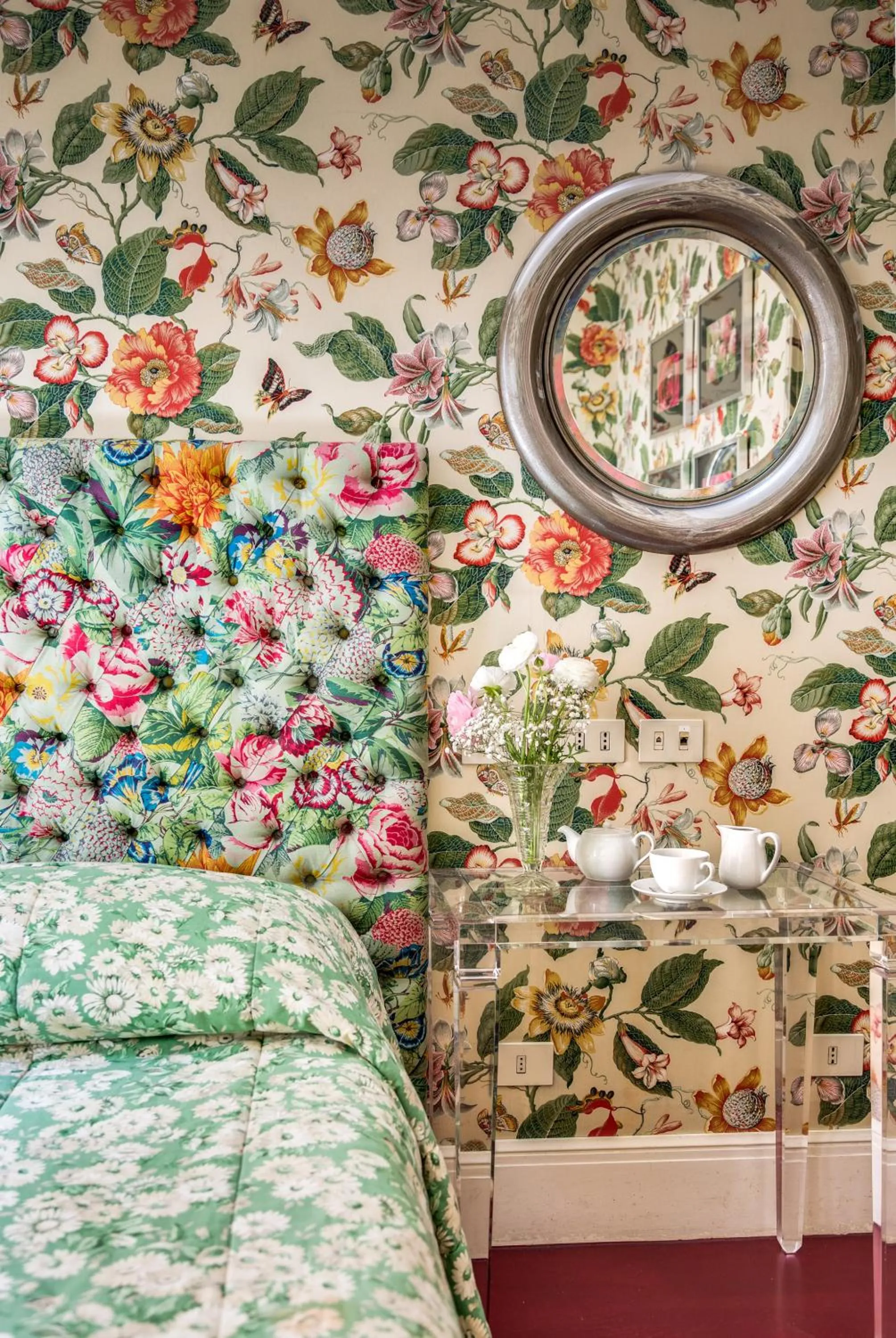 Decorative detail, Bed in Casa Heberart Guest House Sistina