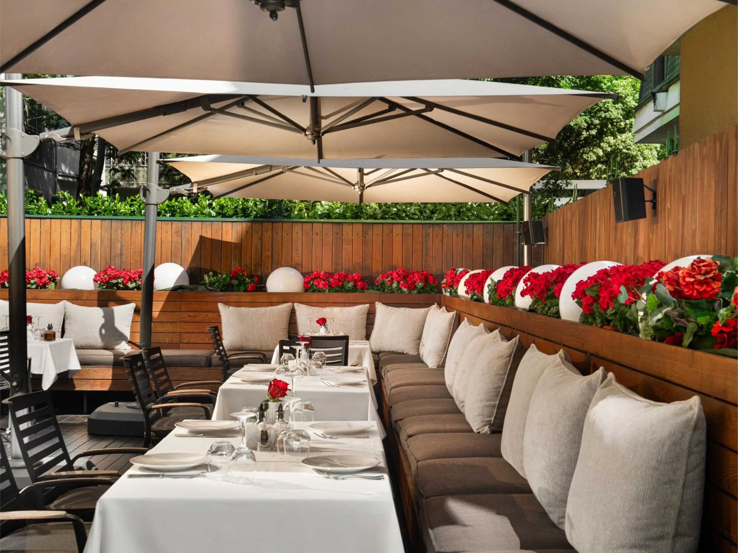 Restaurant/places to eat in Crystal Palace Boutique Hotel