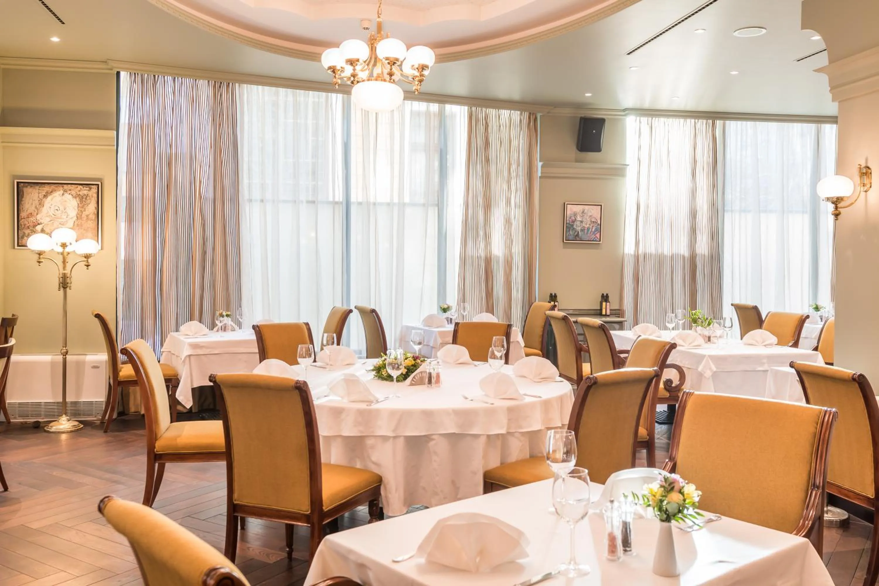 Restaurant/places to eat in Crystal Palace Boutique Hotel