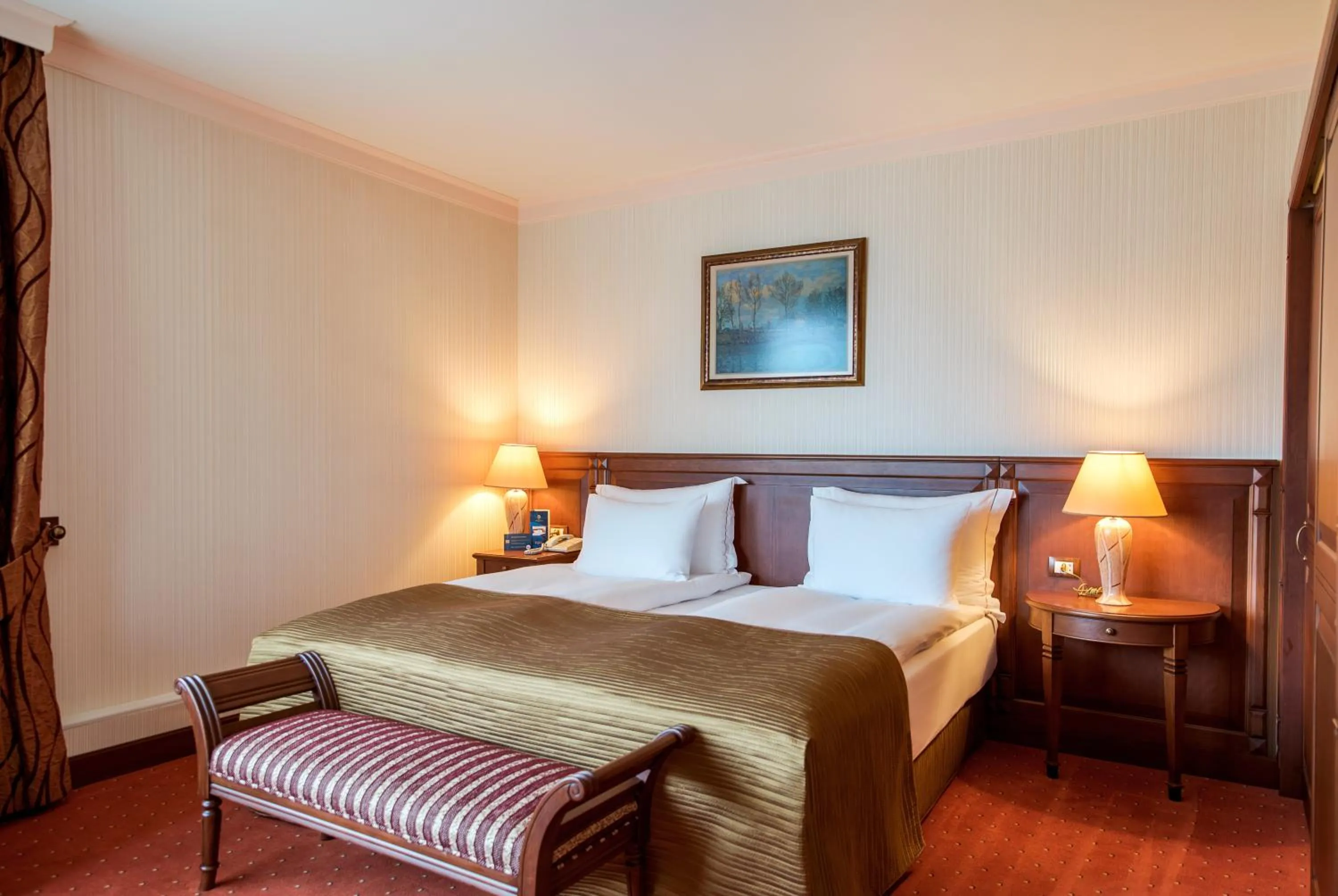 Bedroom, Bed in Crystal Palace Boutique Hotel