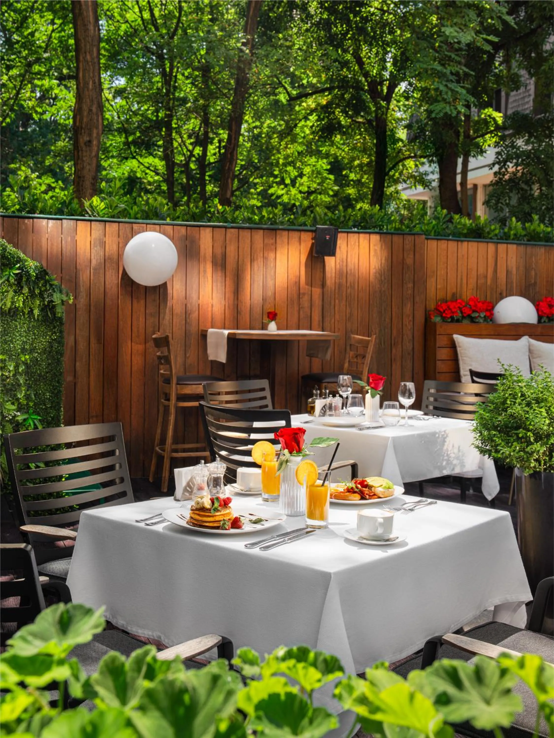 Restaurant/places to eat in Crystal Palace Boutique Hotel