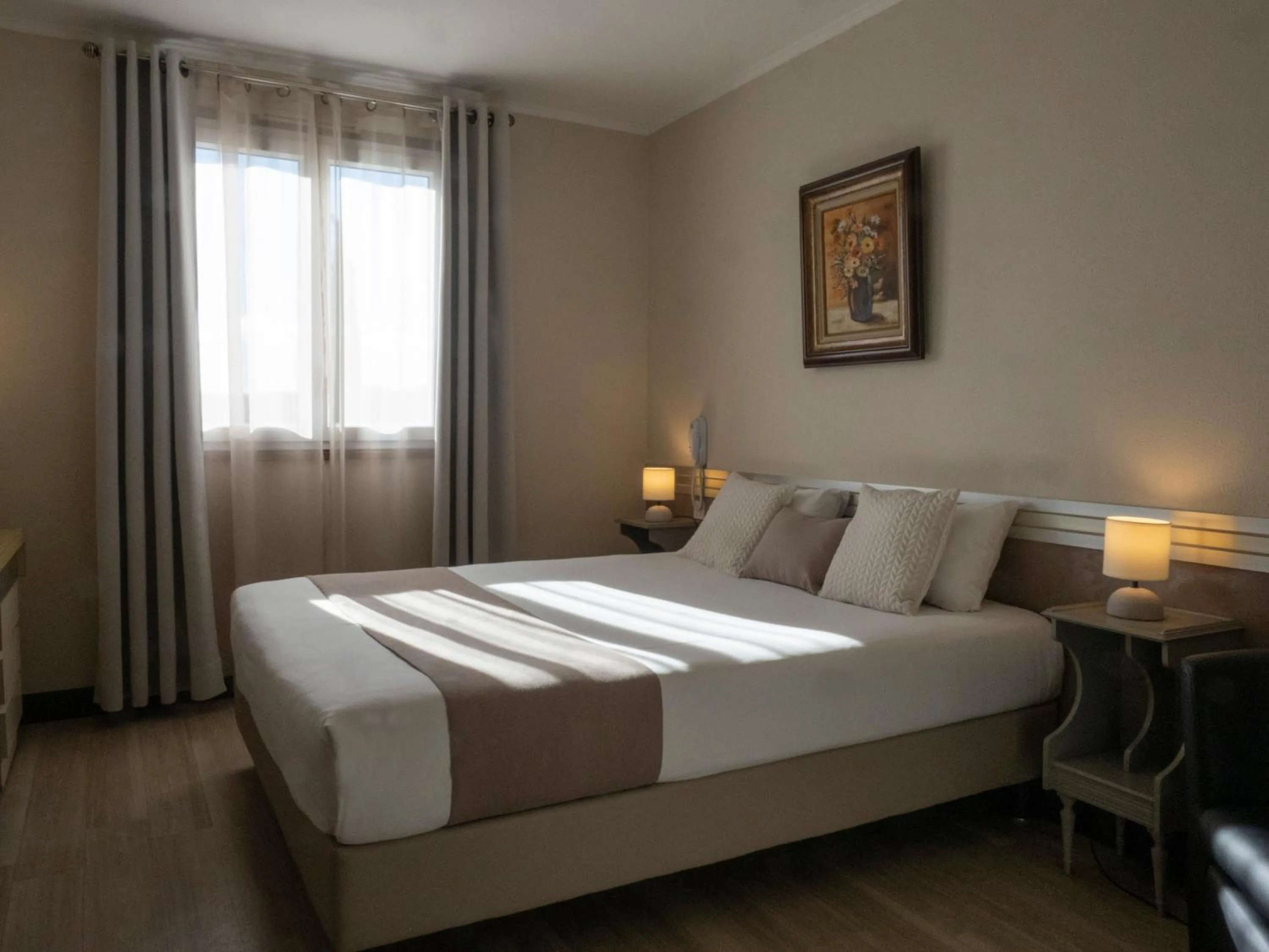 Bedroom, Bed in Hotel Les Oliviers