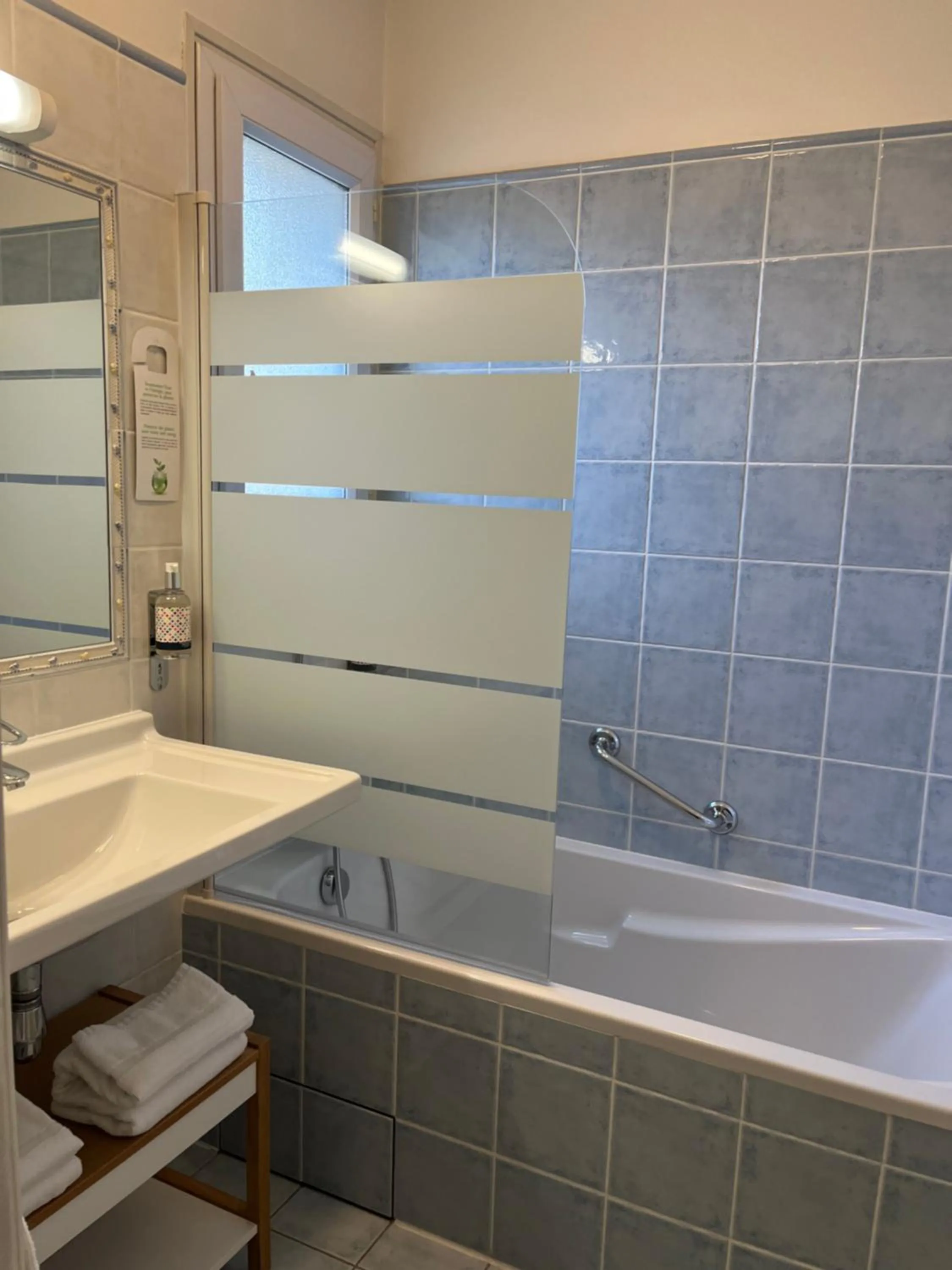 Bathroom in Hotel Les Oliviers