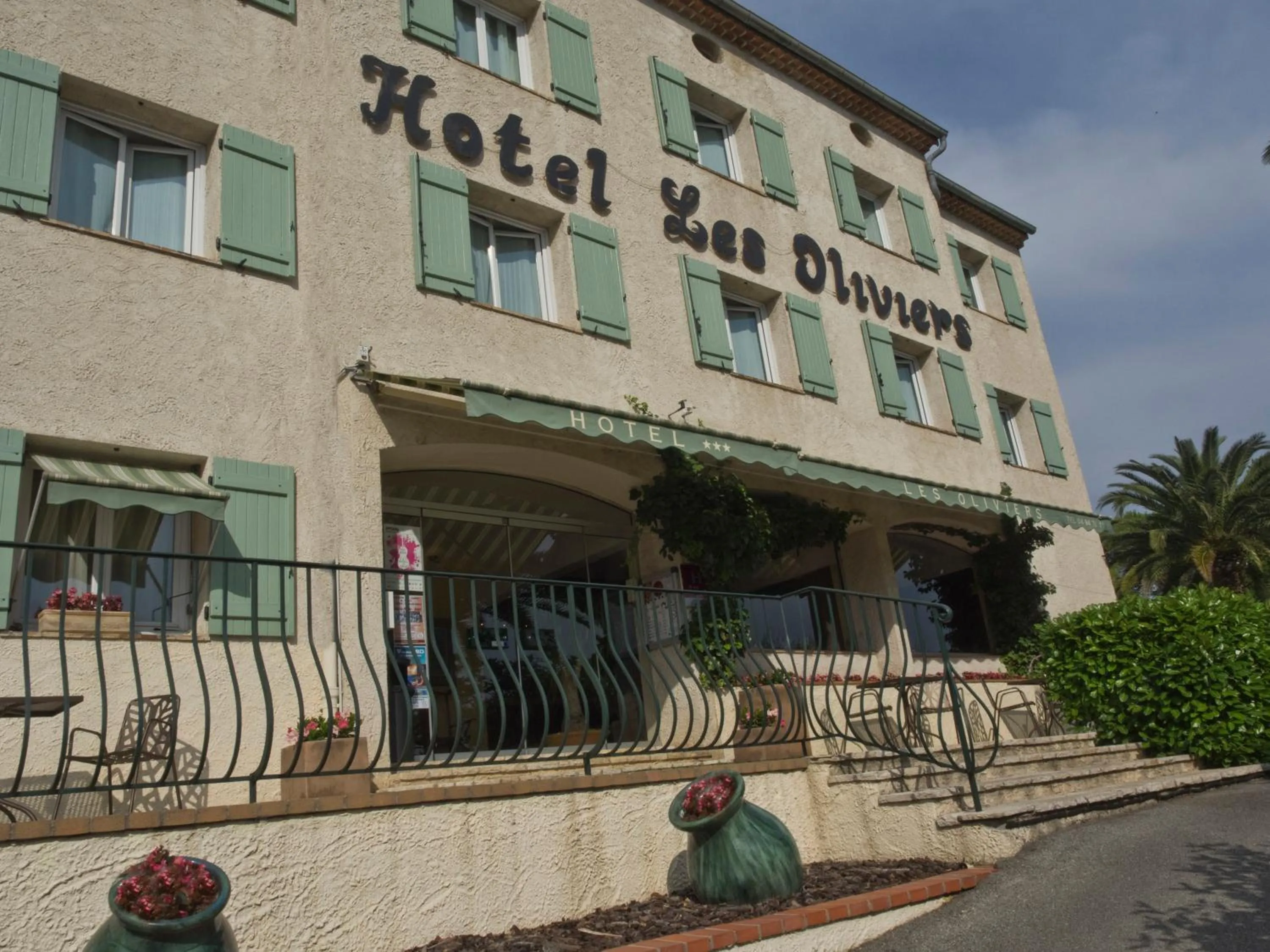 Facade/entrance in Hotel Les Oliviers