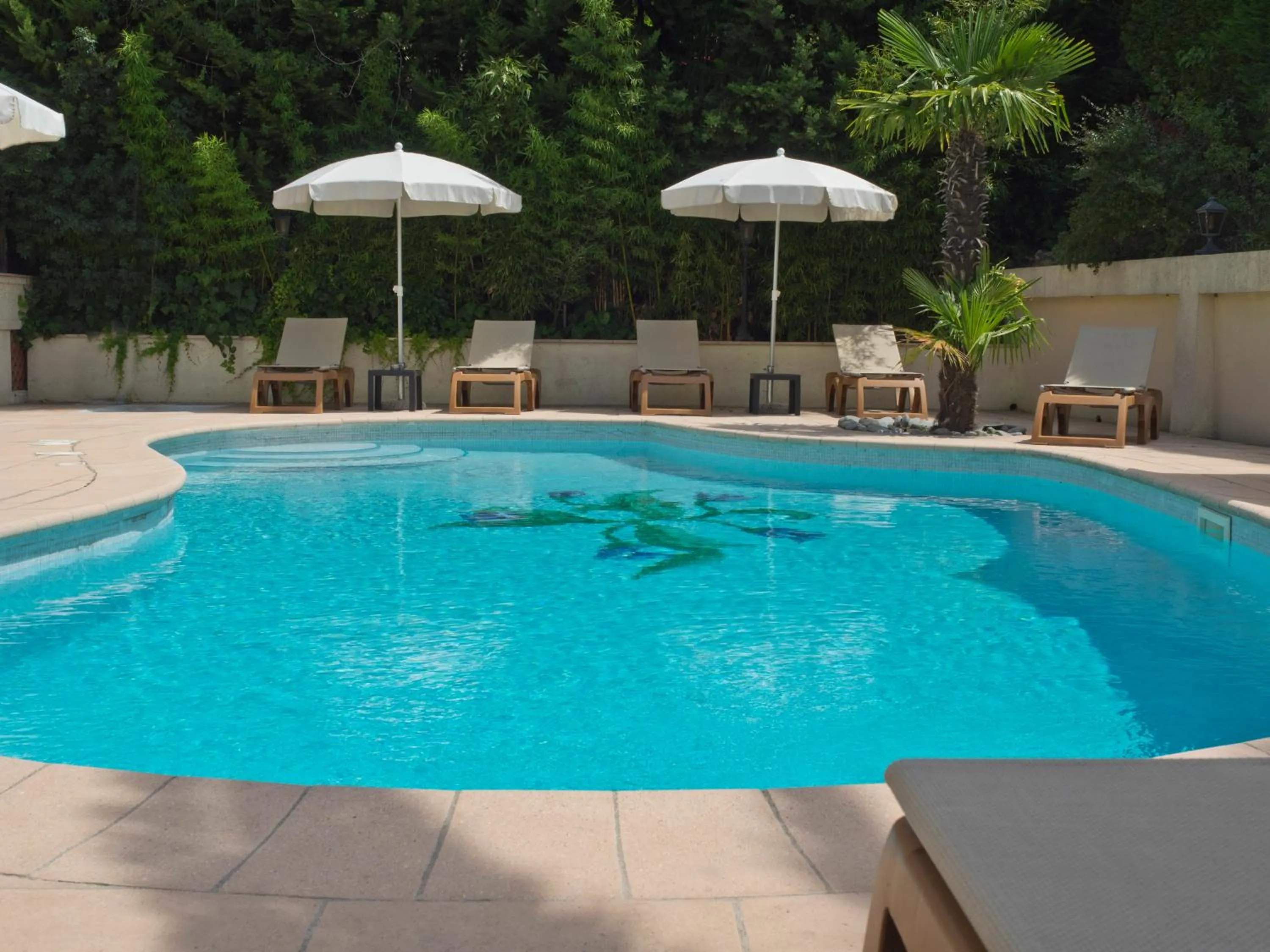 Swimming pool in Hotel Les Oliviers