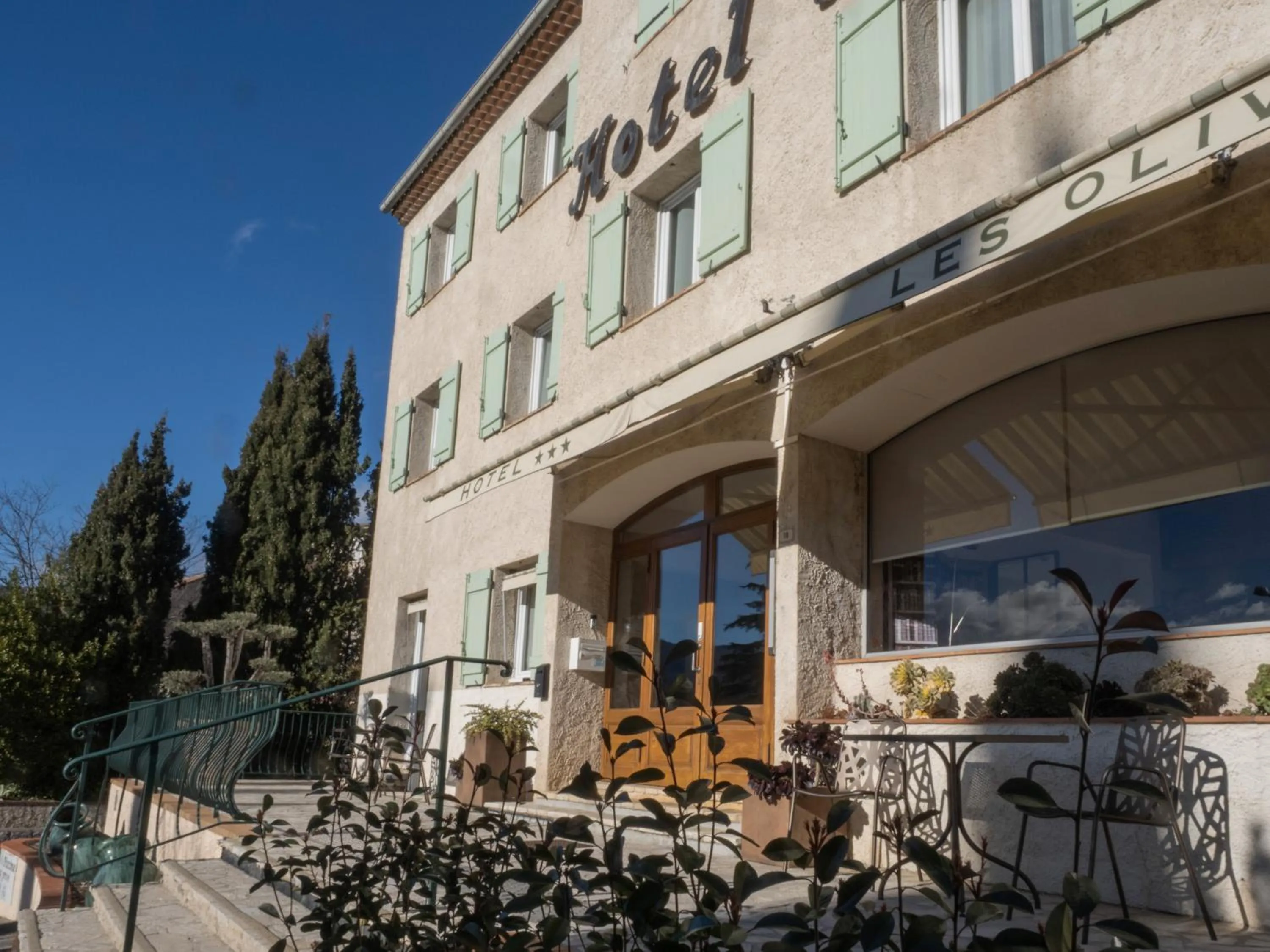 Property building in Hotel Les Oliviers