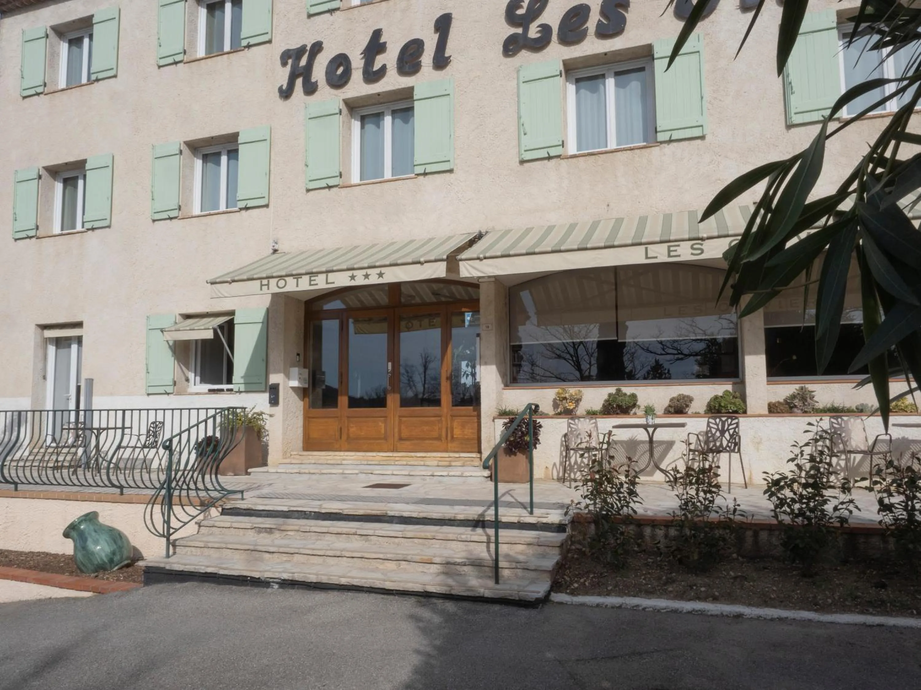 Property building in Hotel Les Oliviers