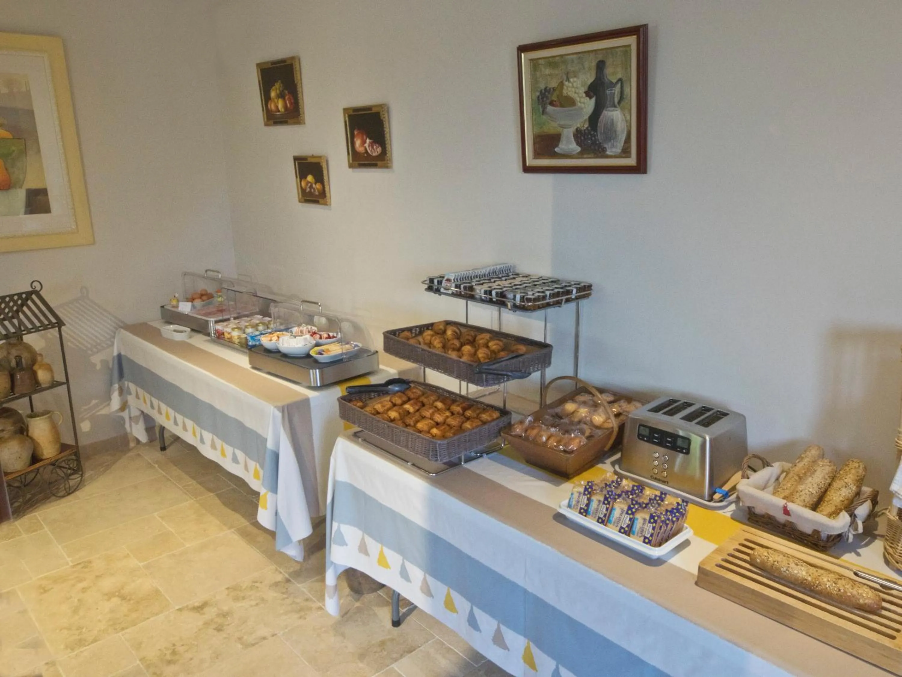 Buffet breakfast in Hotel Les Oliviers