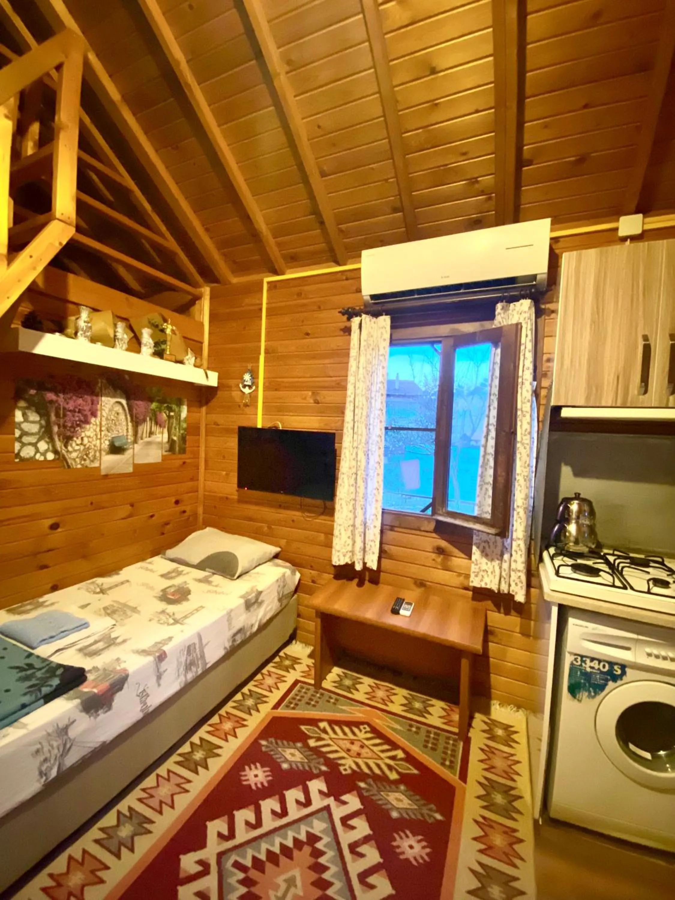 Communal lounge/ TV room, Bed in Villa Balım