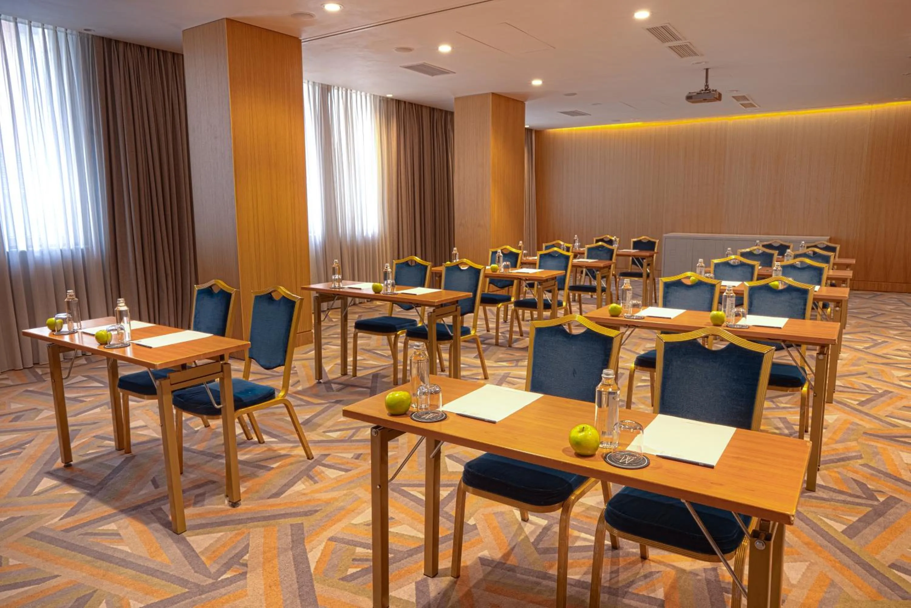 Meeting/conference room in Maison Sofia - MGallery