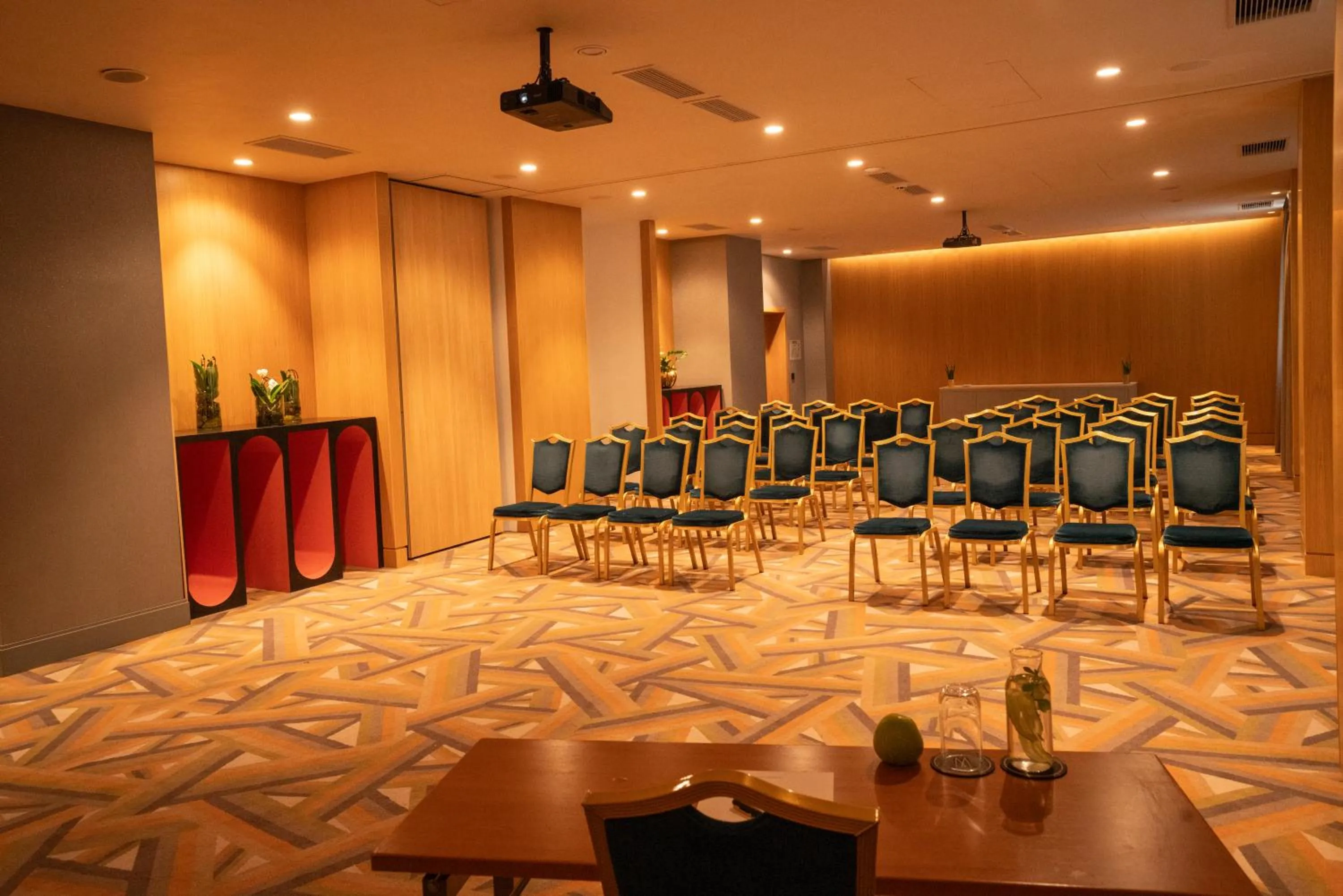 Meeting/conference room in Maison Sofia - MGallery