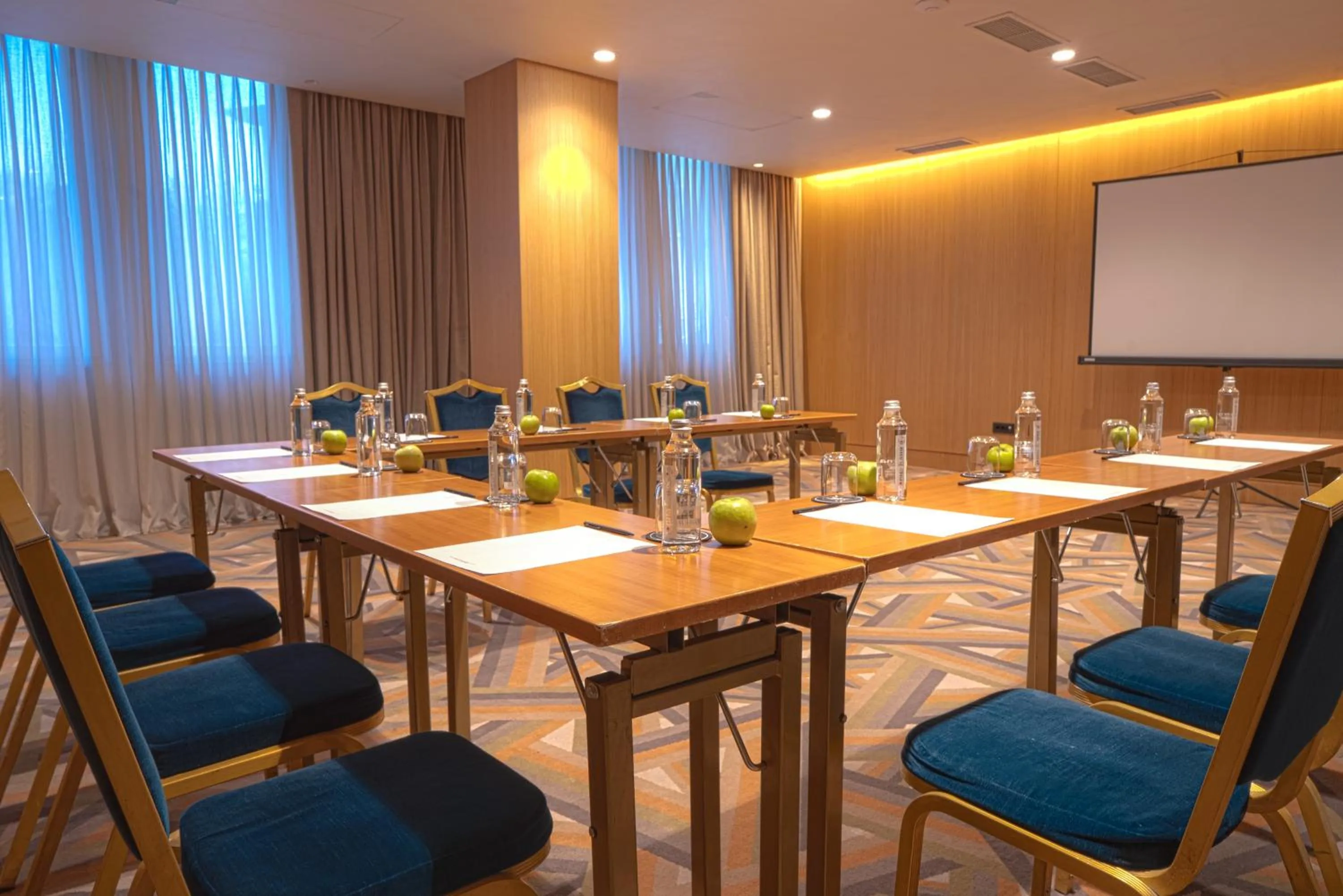 Meeting/conference room in Maison Sofia - MGallery