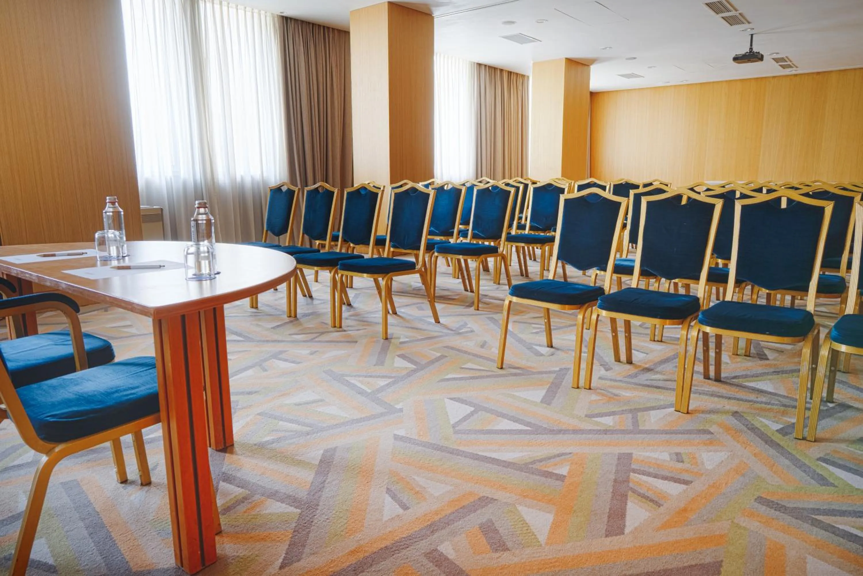 Meeting/conference room in Maison Sofia - MGallery