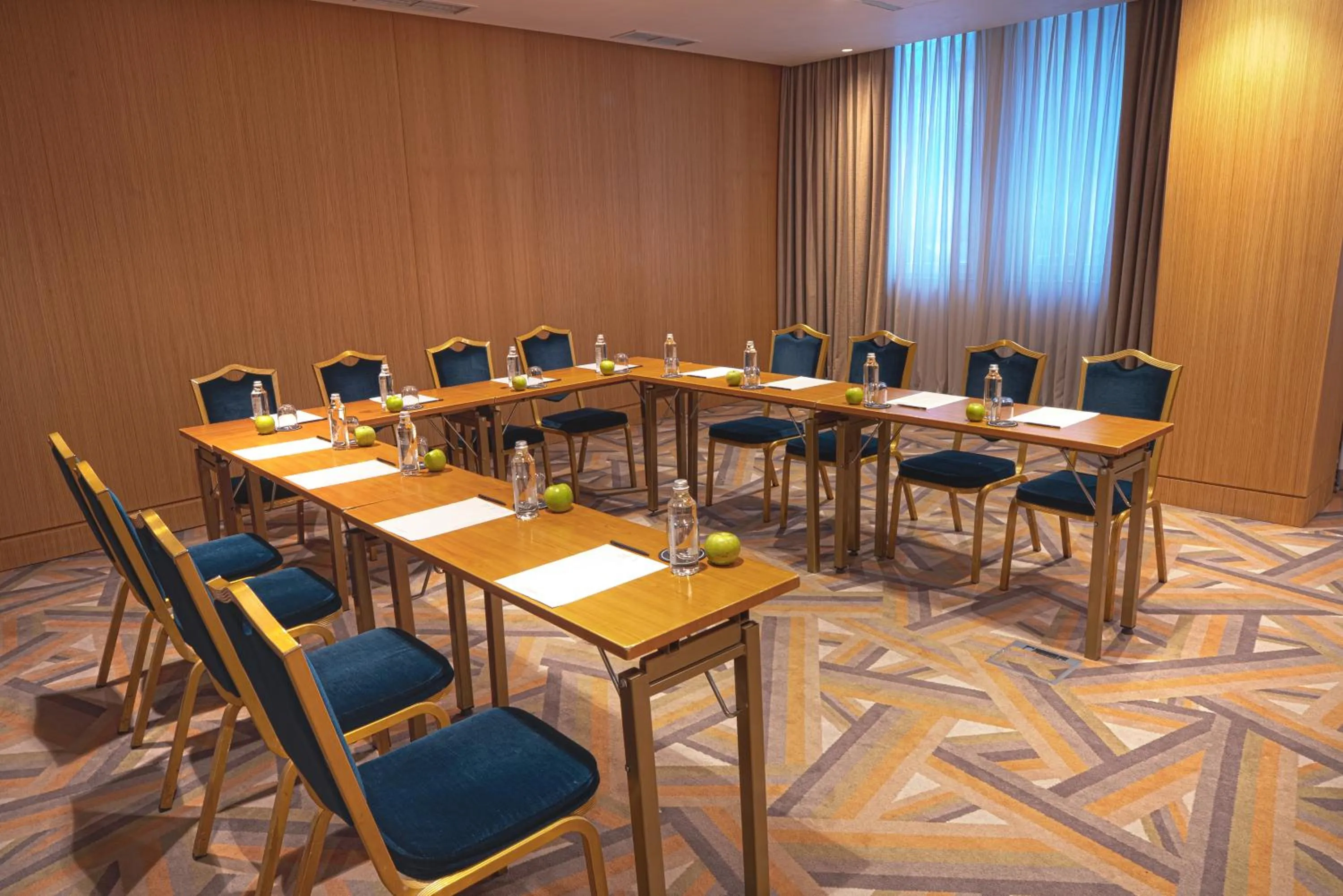 Meeting/conference room in Maison Sofia - MGallery