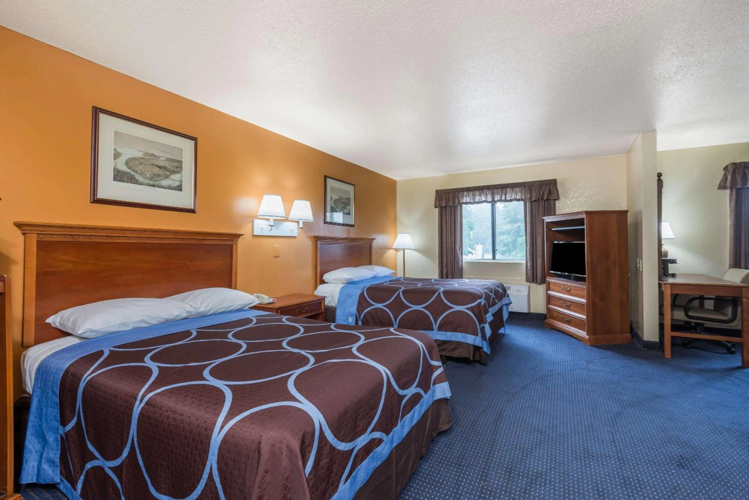 Photo of the whole room, Bed in Super 8 by Wyndham Hartford