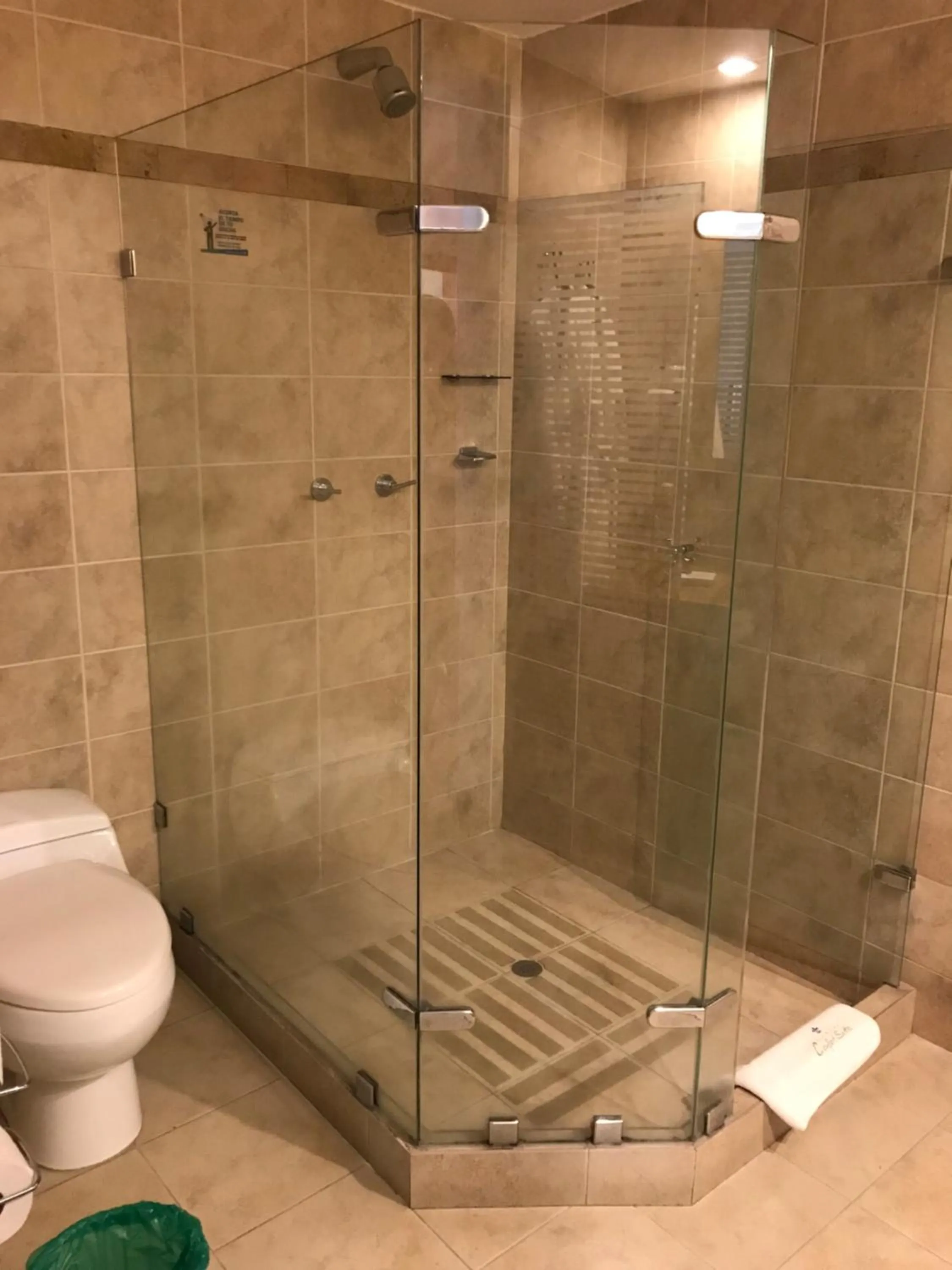 Shower in Hotel Boutique Confort Suites
