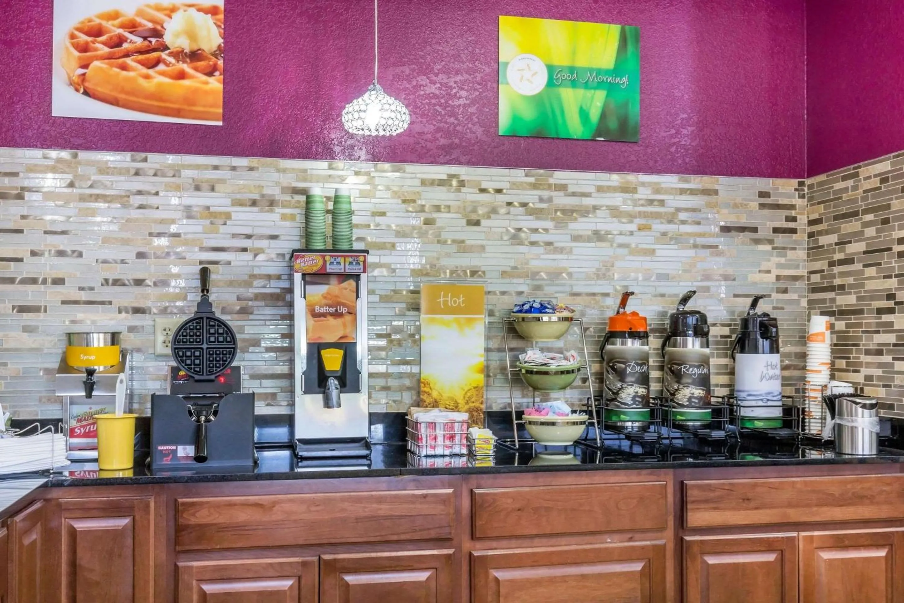 Restaurant/places to eat in Quality Inn Lamar