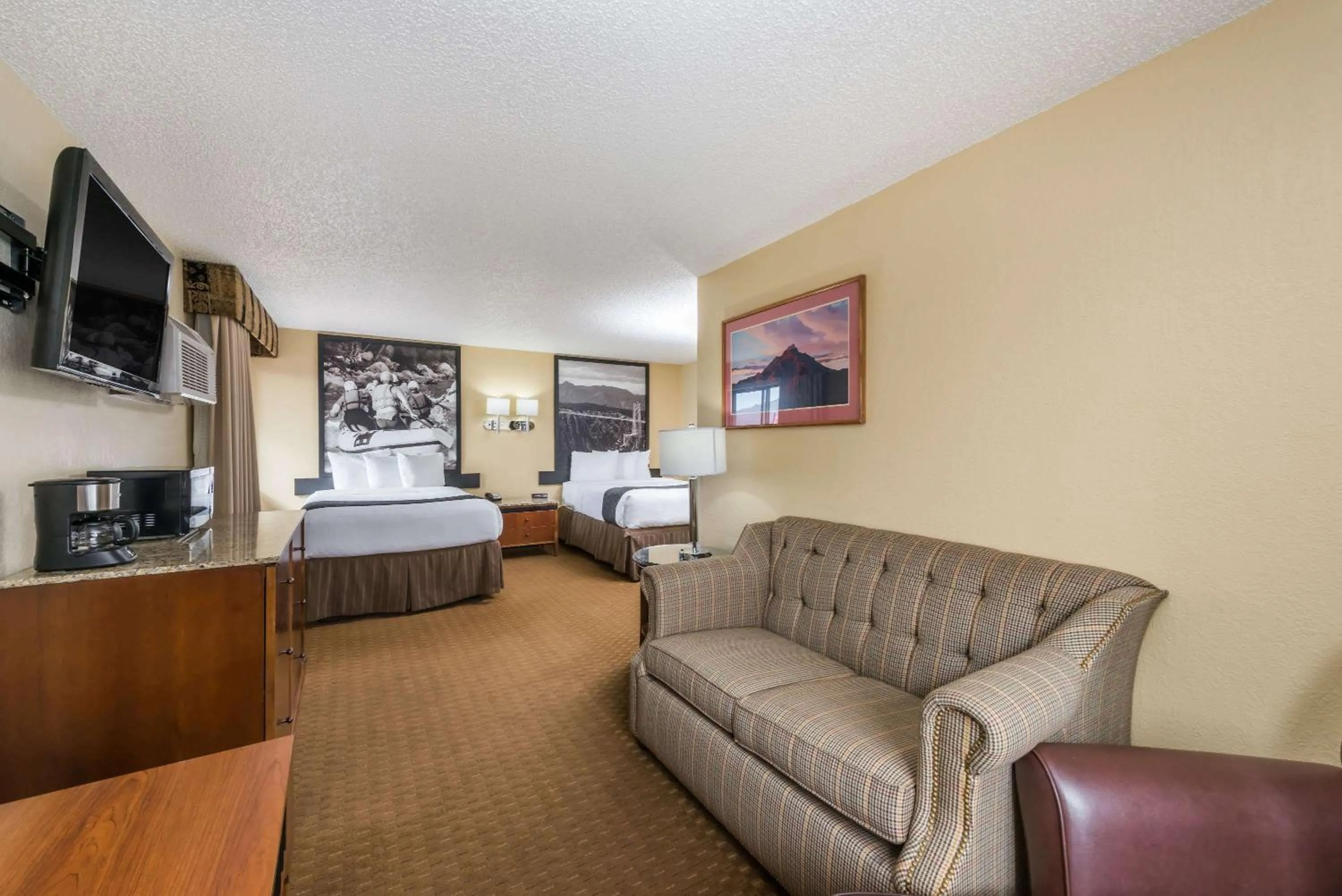 Photo of the whole room in Super 8 by Wyndham Canon City