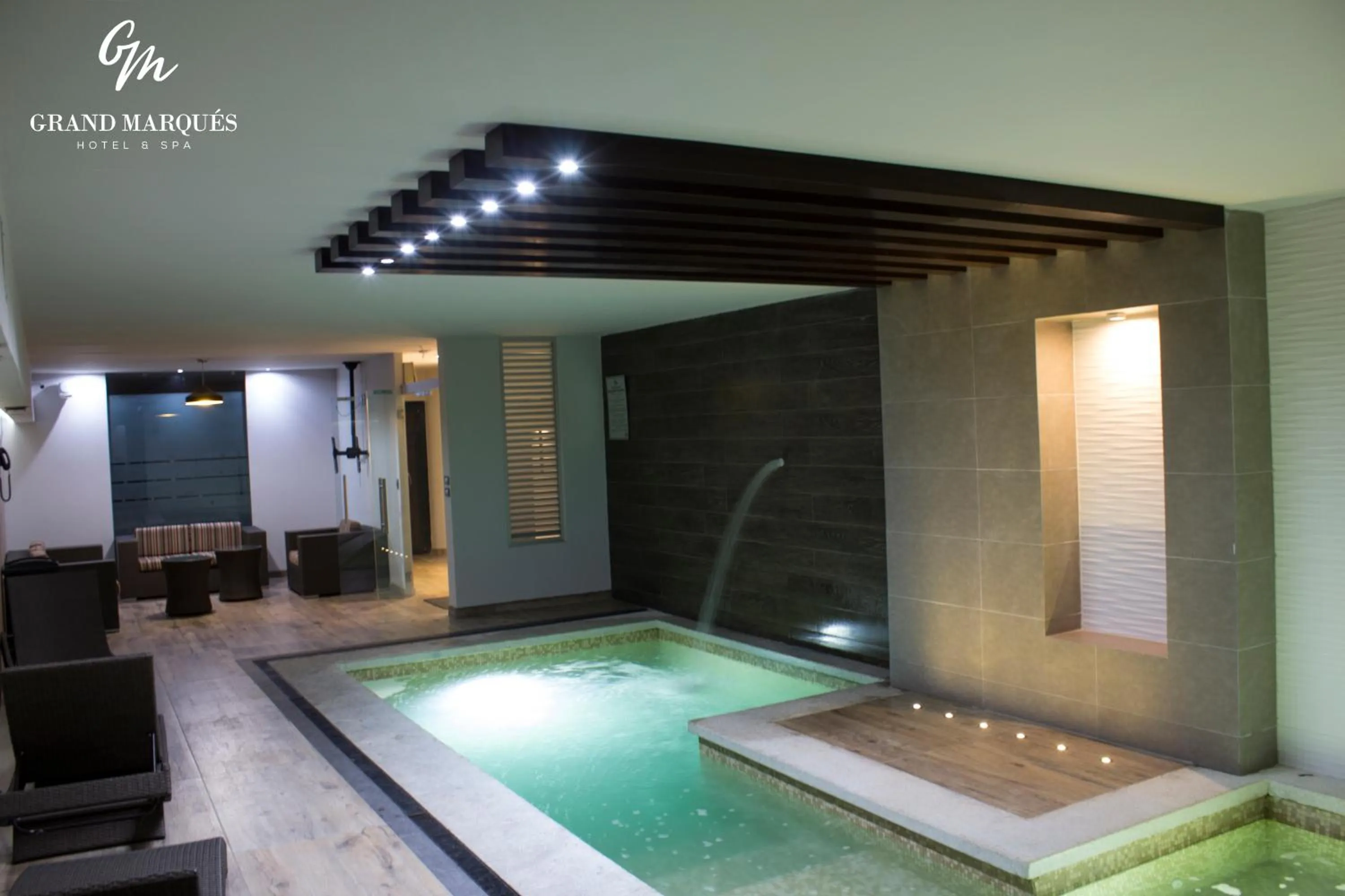 Swimming pool in Grand Marques