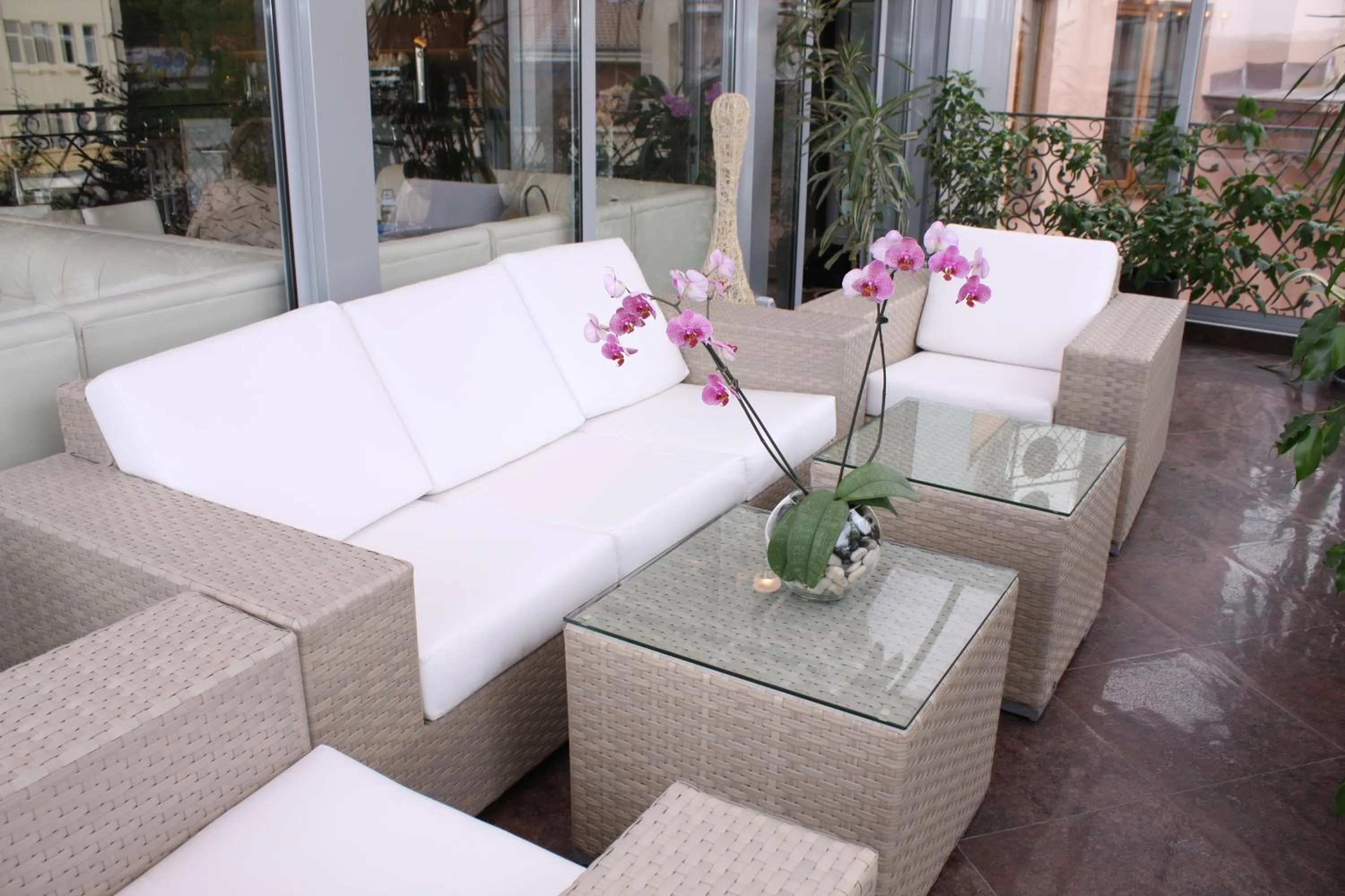Seating area in Hotel Concorde