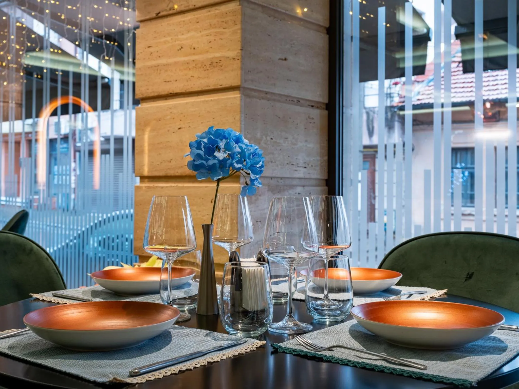 Restaurant/places to eat in Hotel Concorde