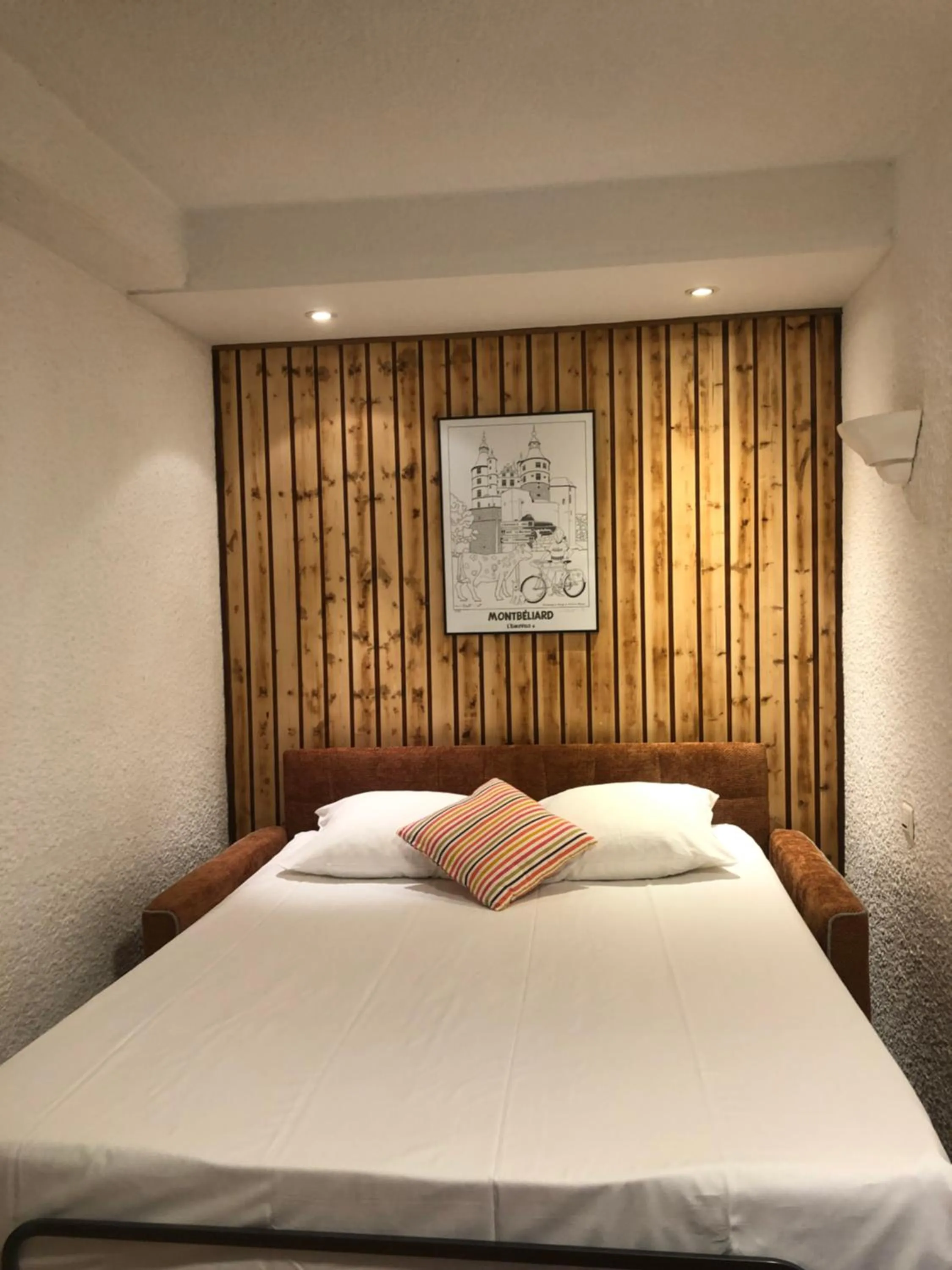 Photo of the whole room, Bed in Les Tilleuls Montbeliard Sud Audincourt