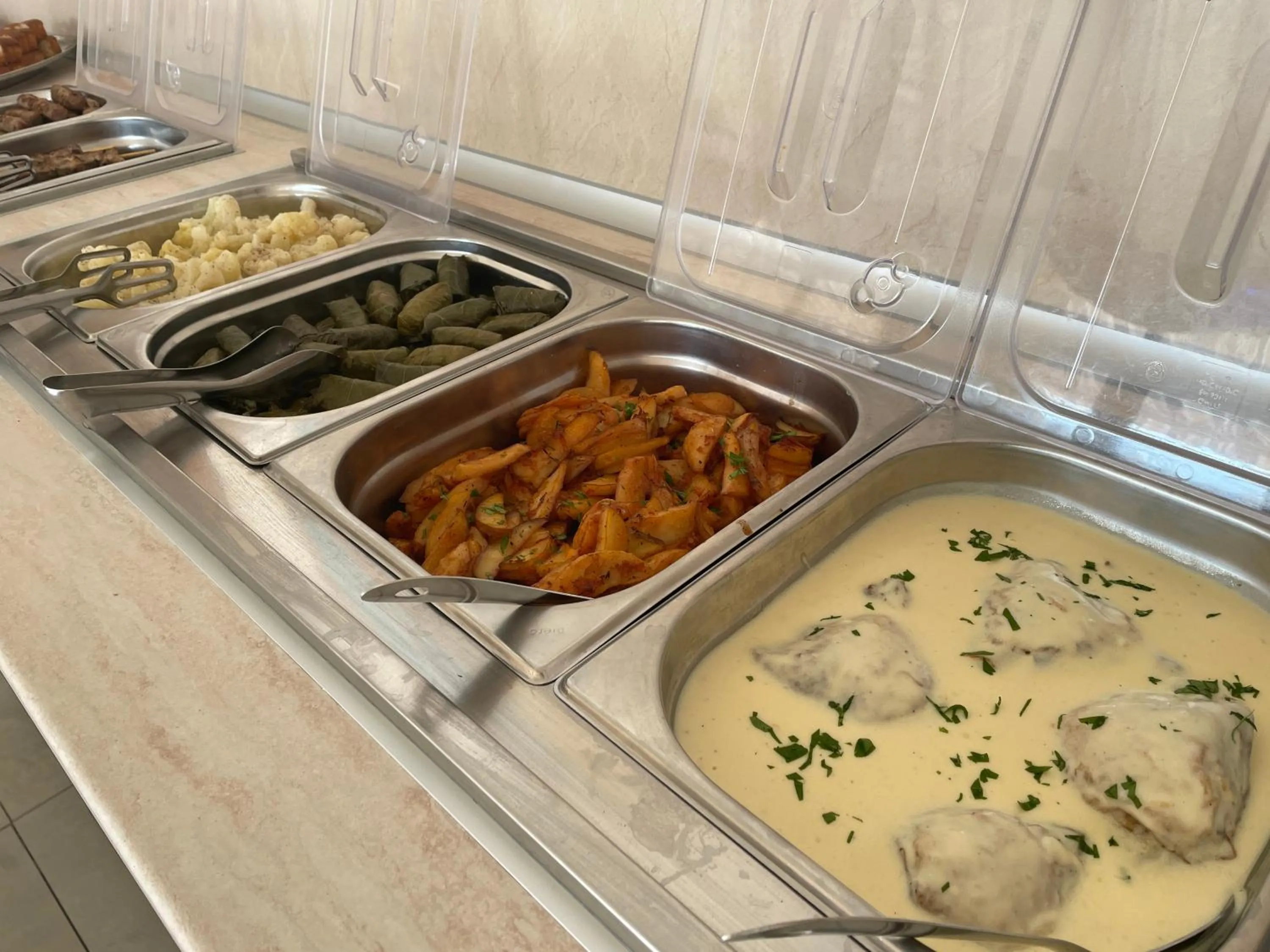 Restaurant/places to eat in Hotel Onyx