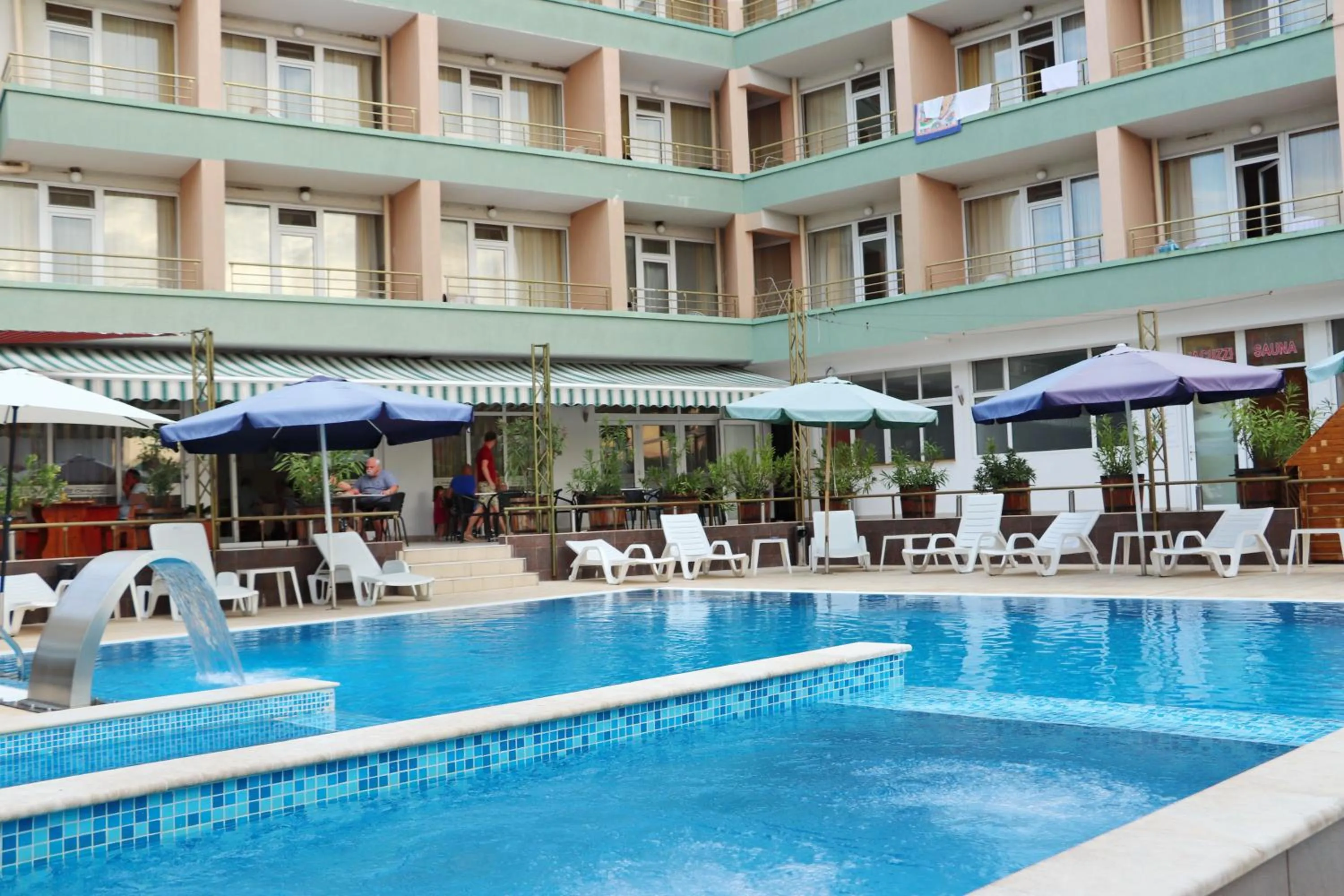 Swimming pool in Hotel Onyx