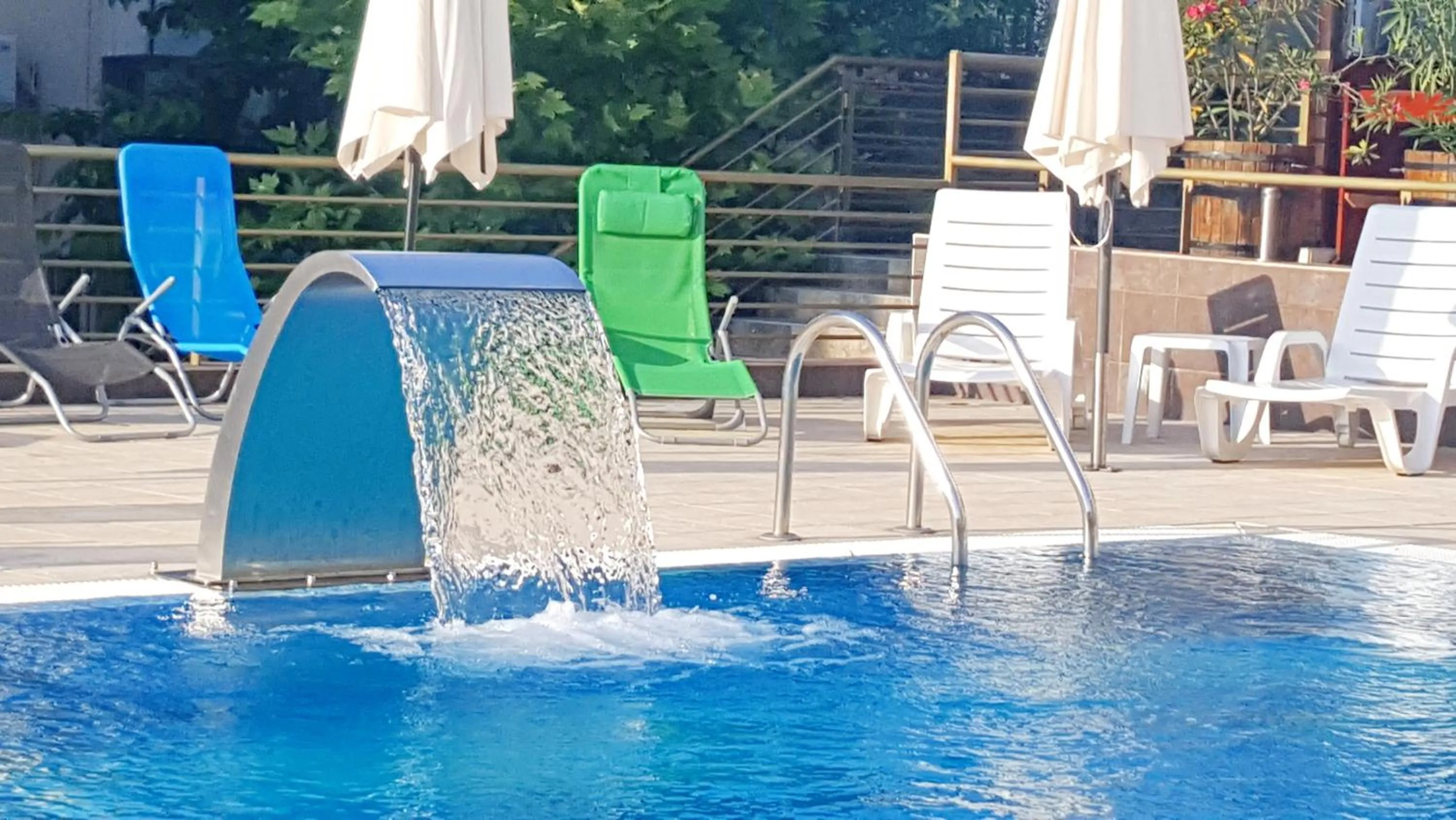 Swimming pool in Hotel Onyx