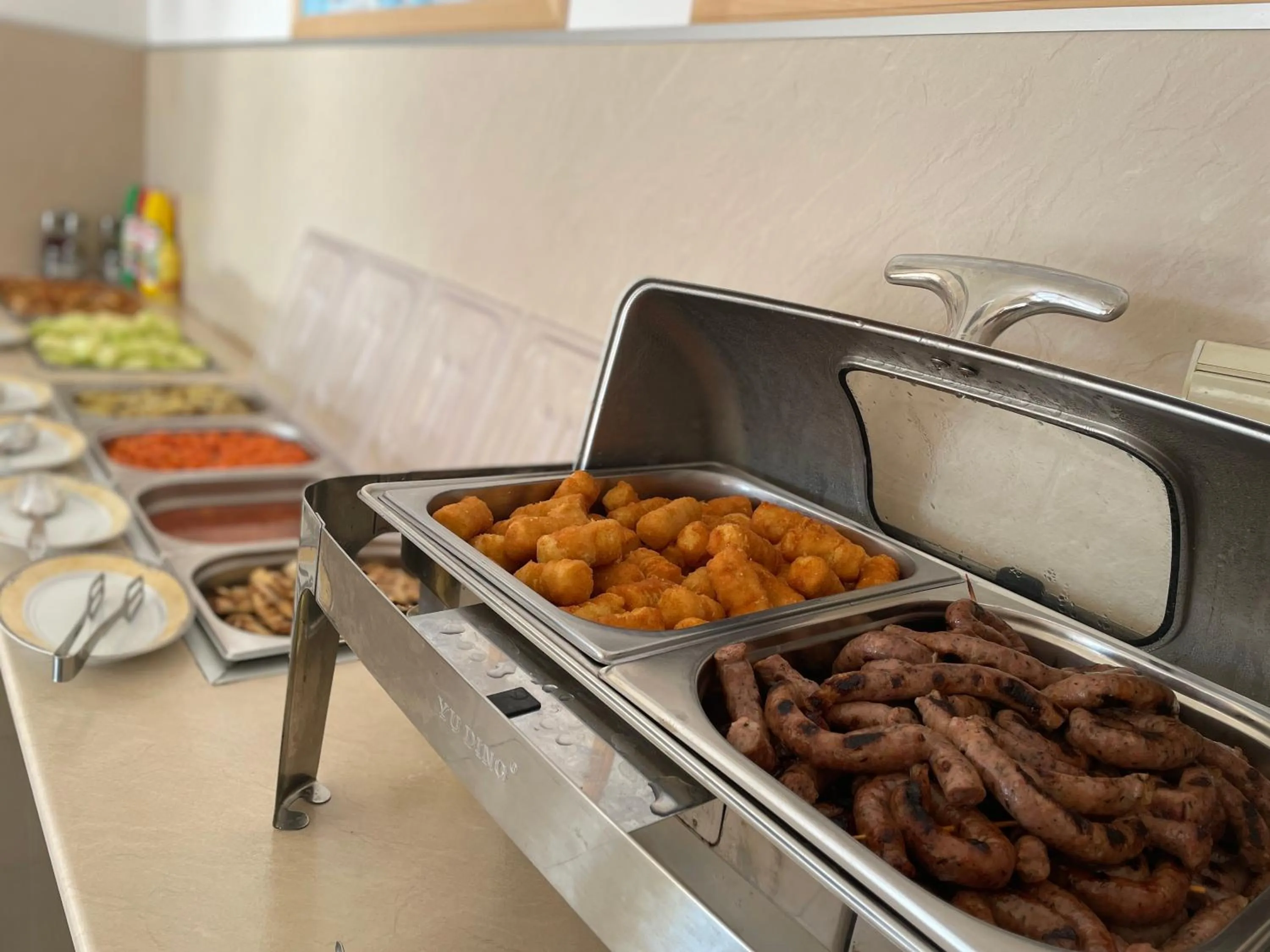 Restaurant/places to eat in Hotel Onyx