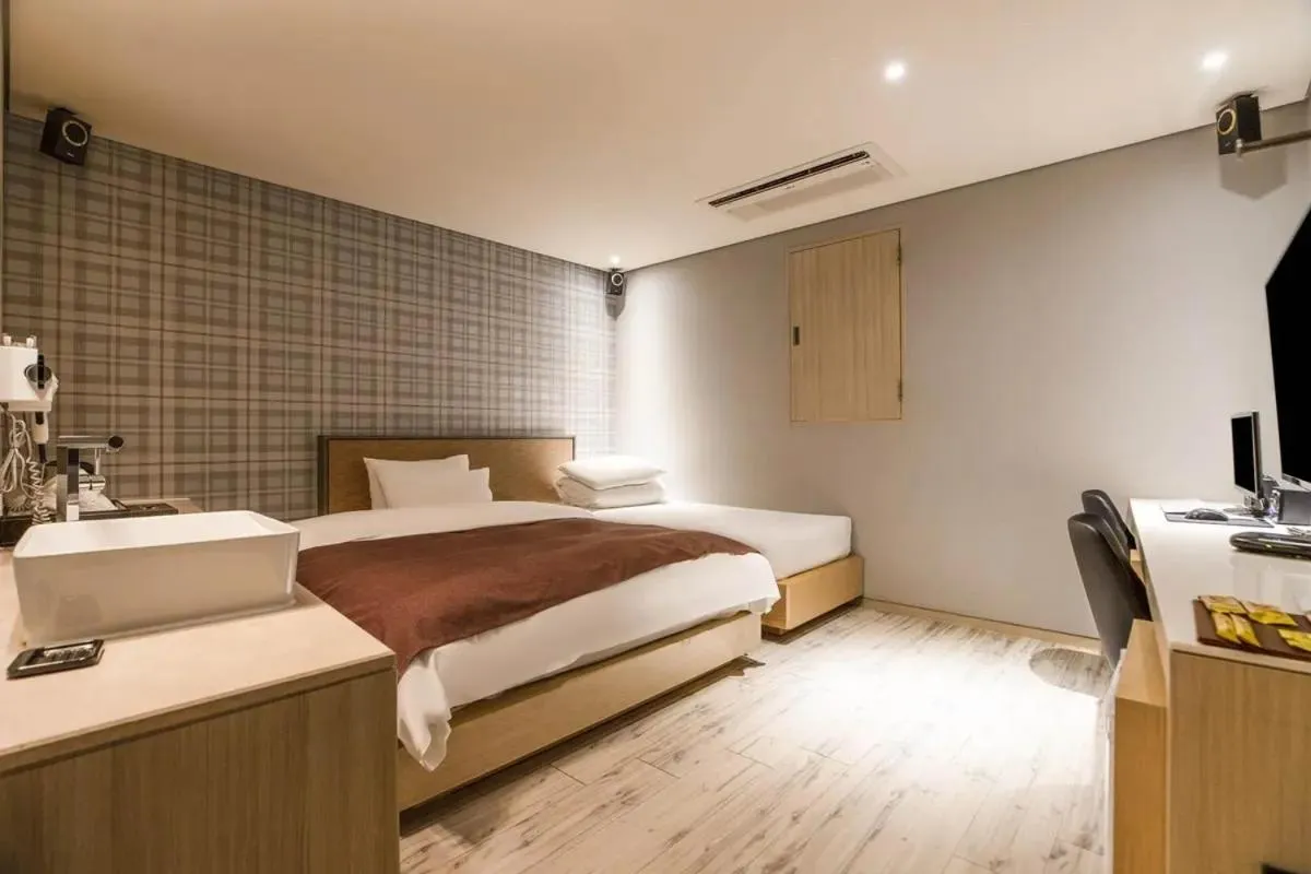 Bed in Uijeongbu Latree Hotel