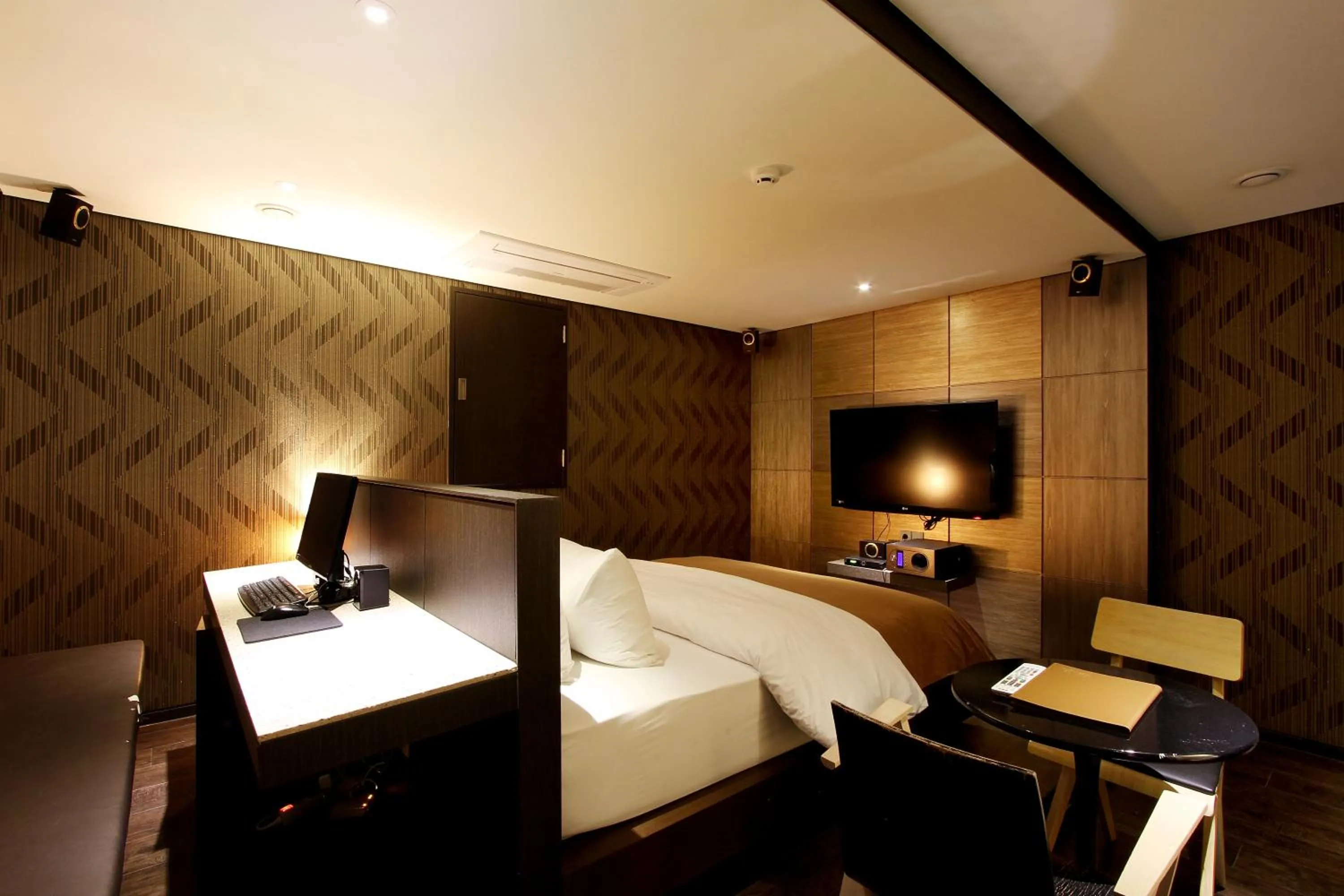 Bed in Uijeongbu Latree Hotel