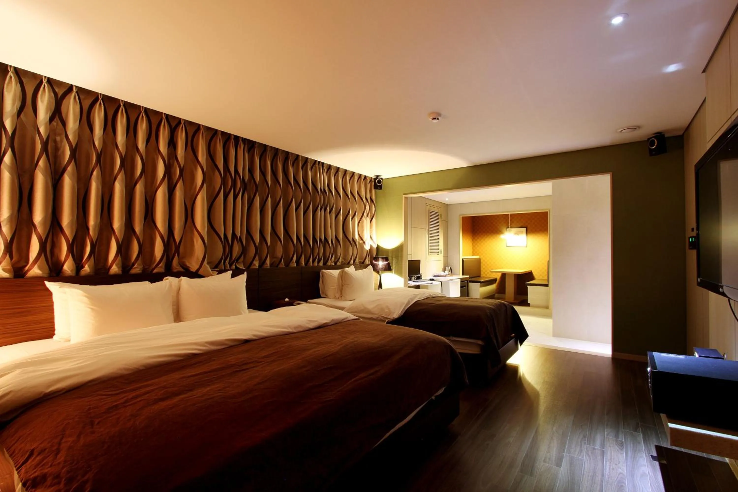 Bed in Uijeongbu Latree Hotel