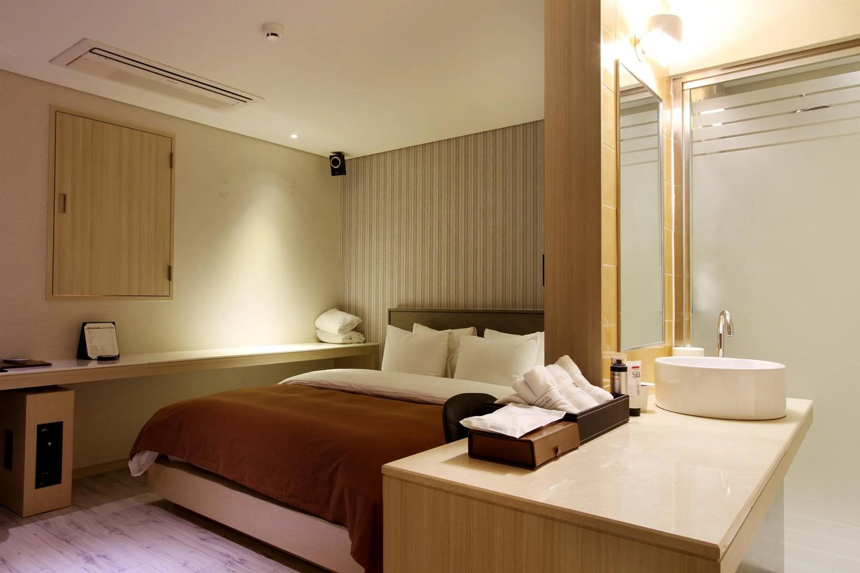 Bed in Uijeongbu Latree Hotel