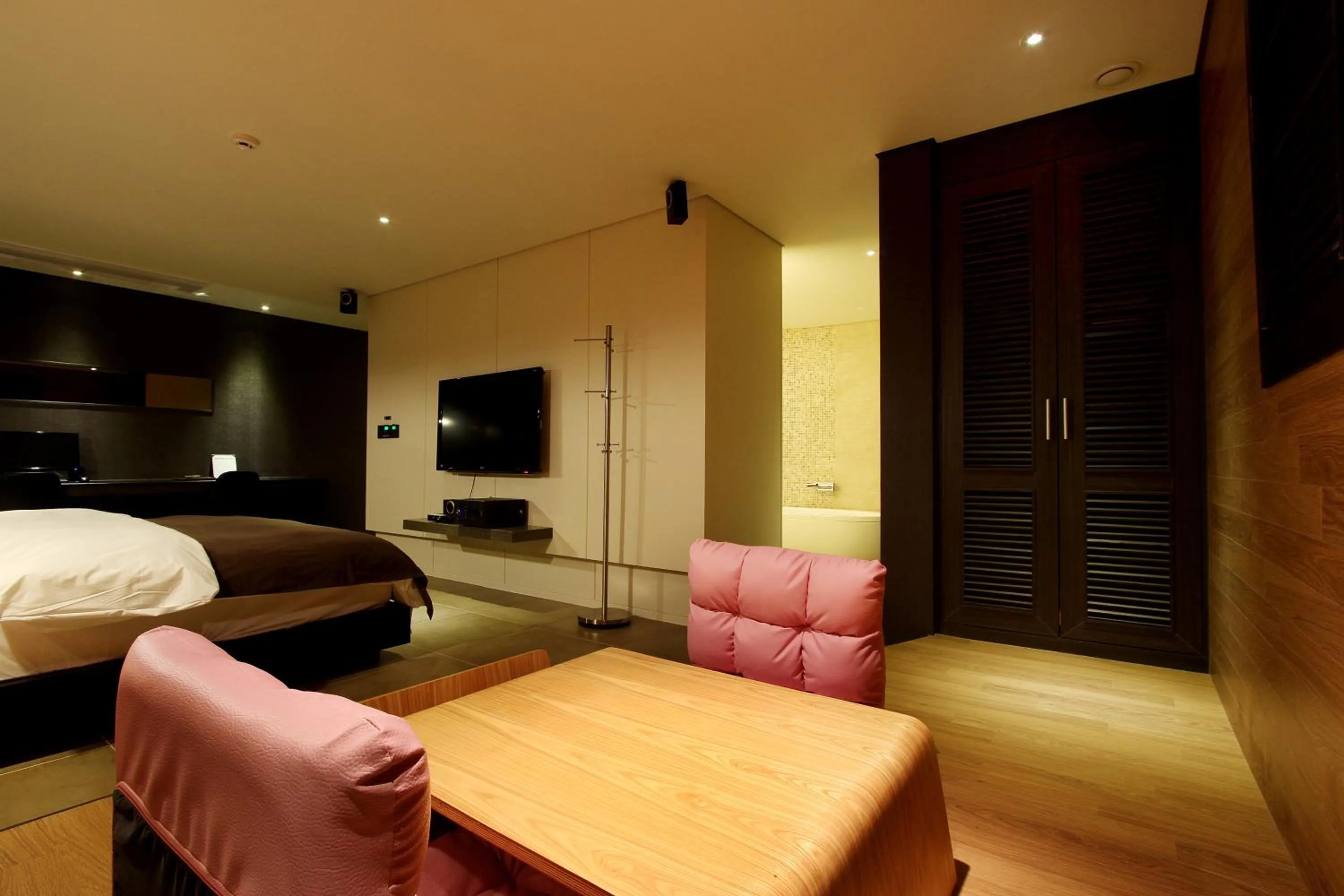 Bed in Uijeongbu Latree Hotel