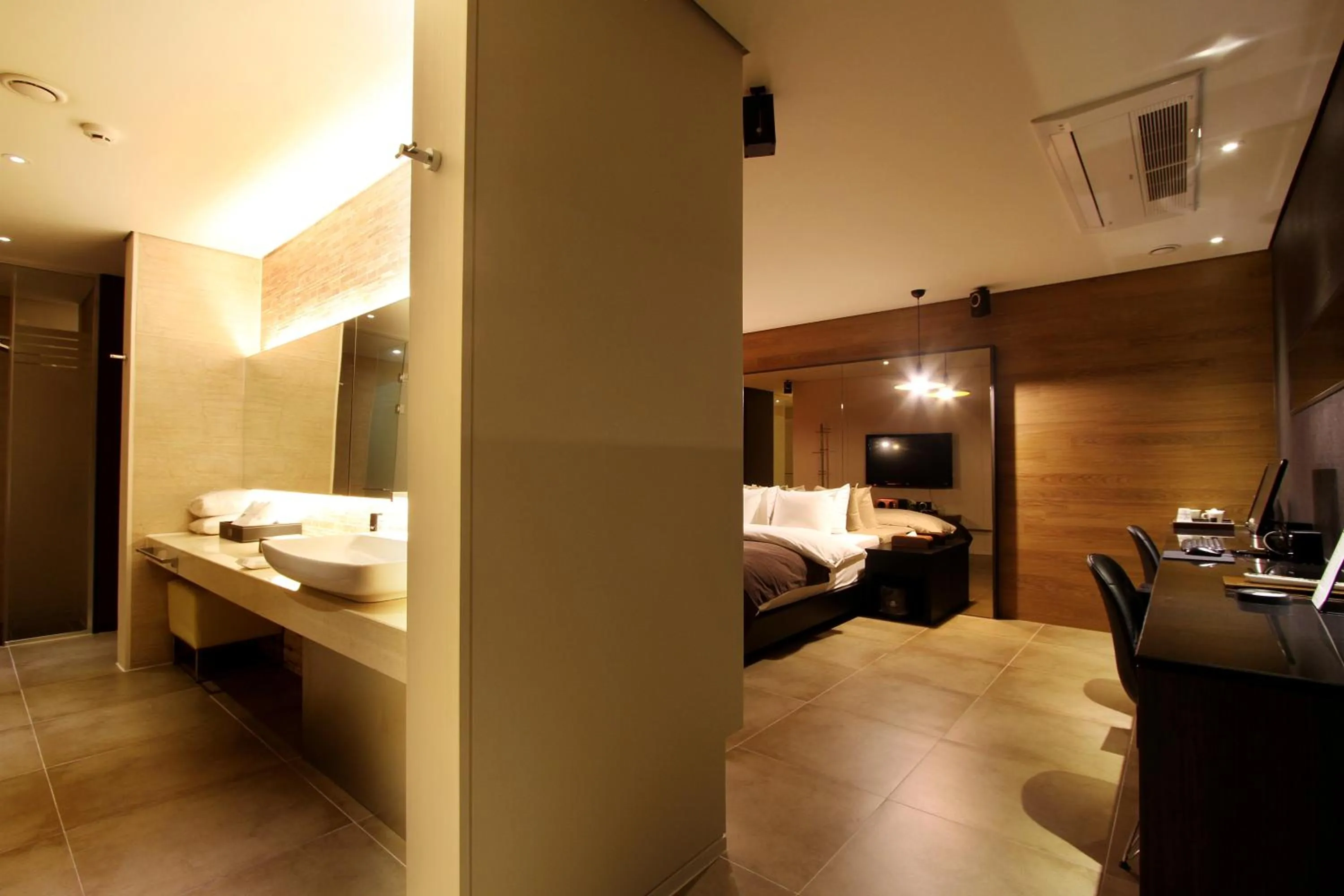 Bed in Uijeongbu Latree Hotel