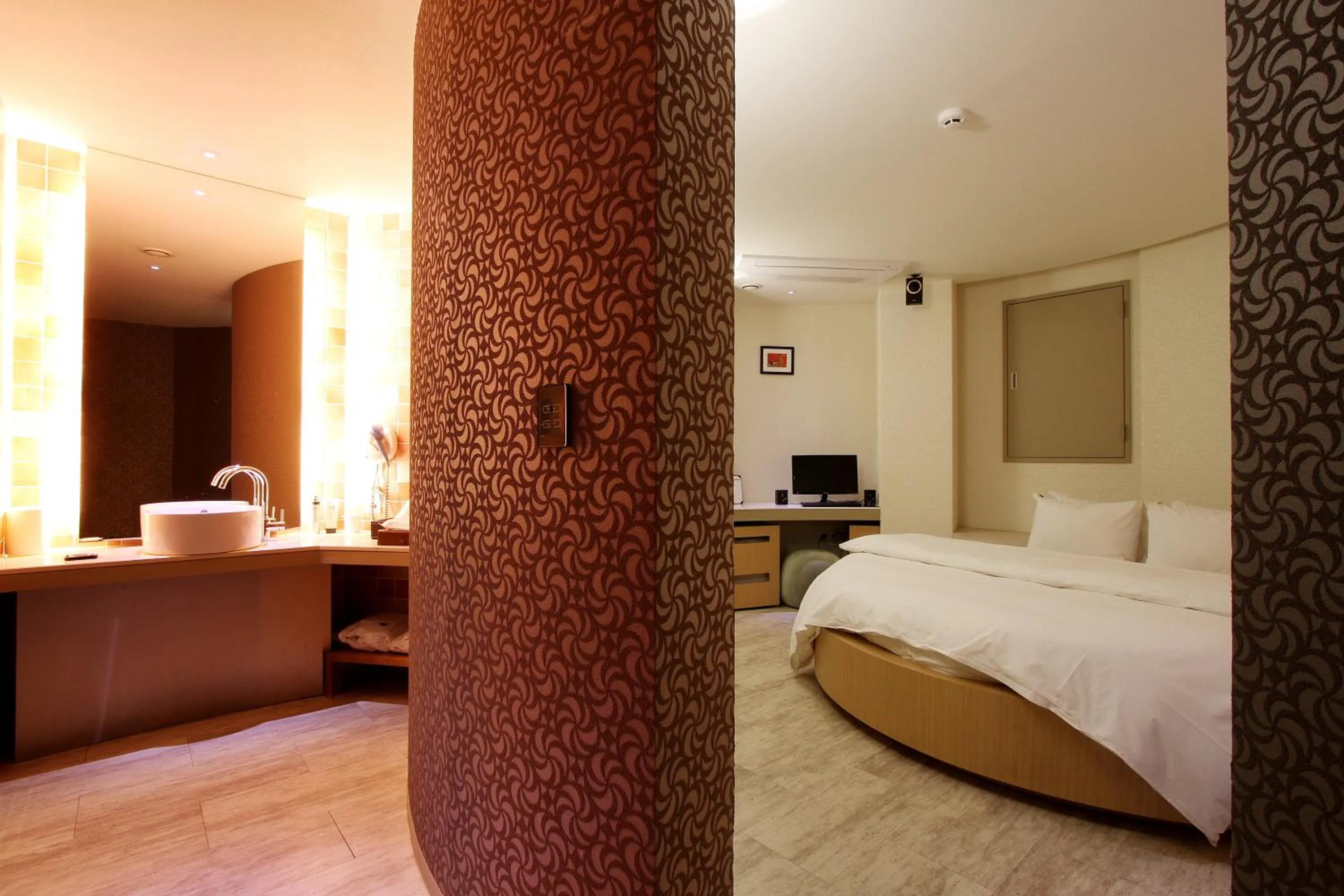 Bed in Uijeongbu Latree Hotel