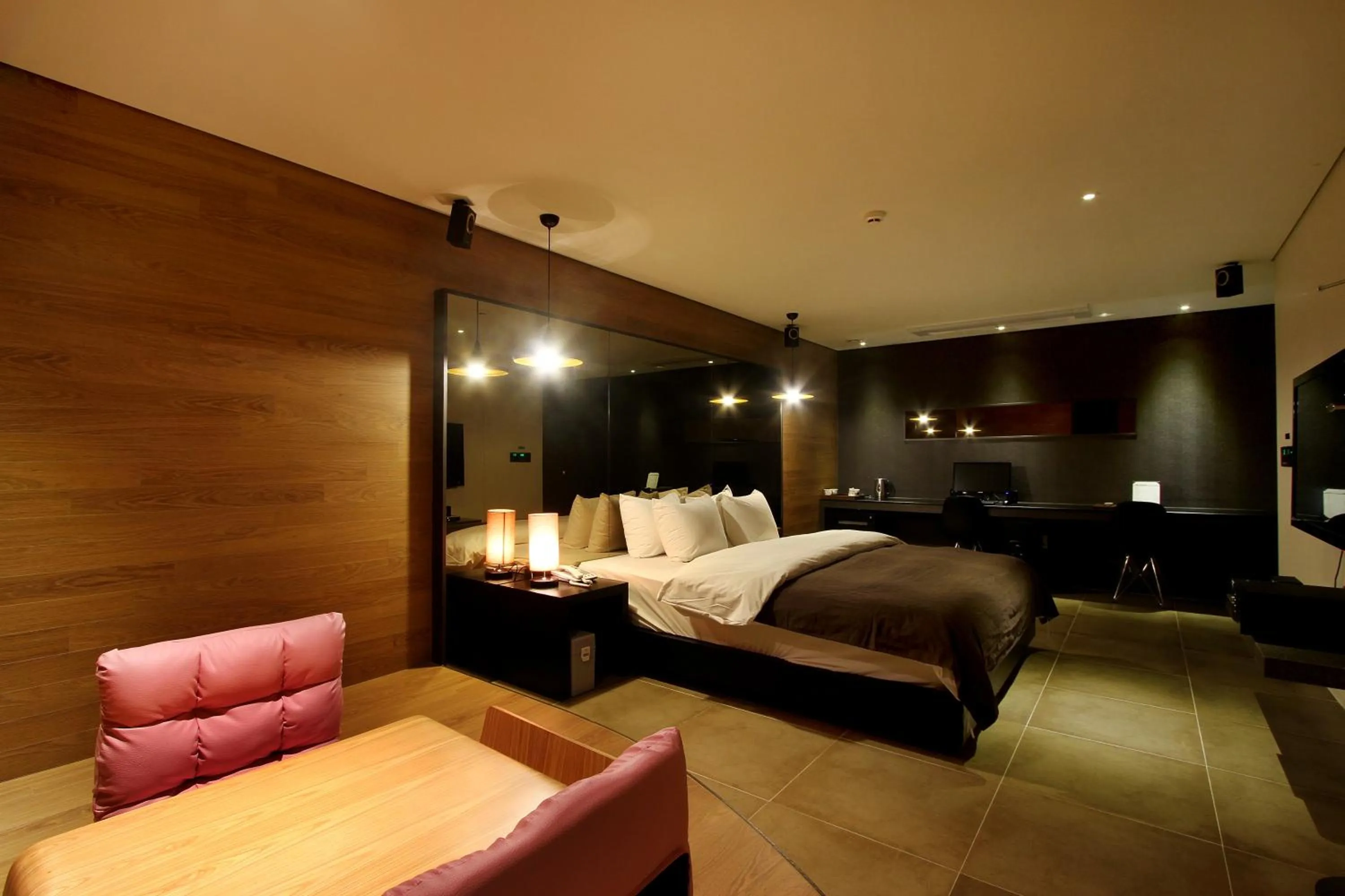 Bed in Uijeongbu Latree Hotel