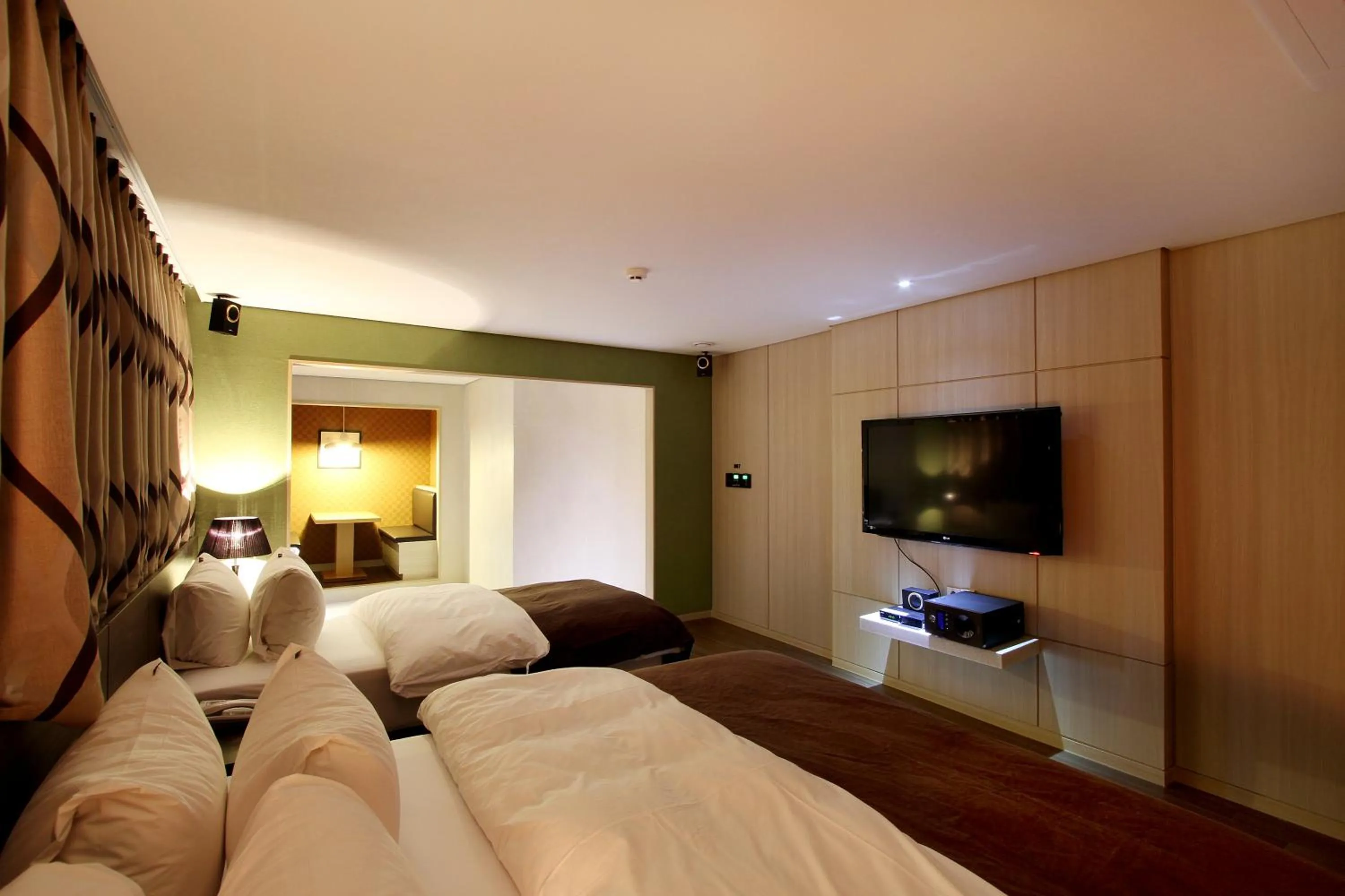 Bed in Uijeongbu Latree Hotel