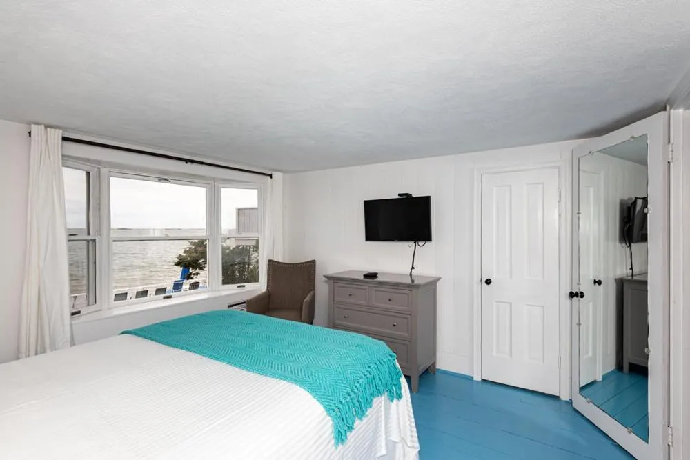 Bed in The Masthead Resort