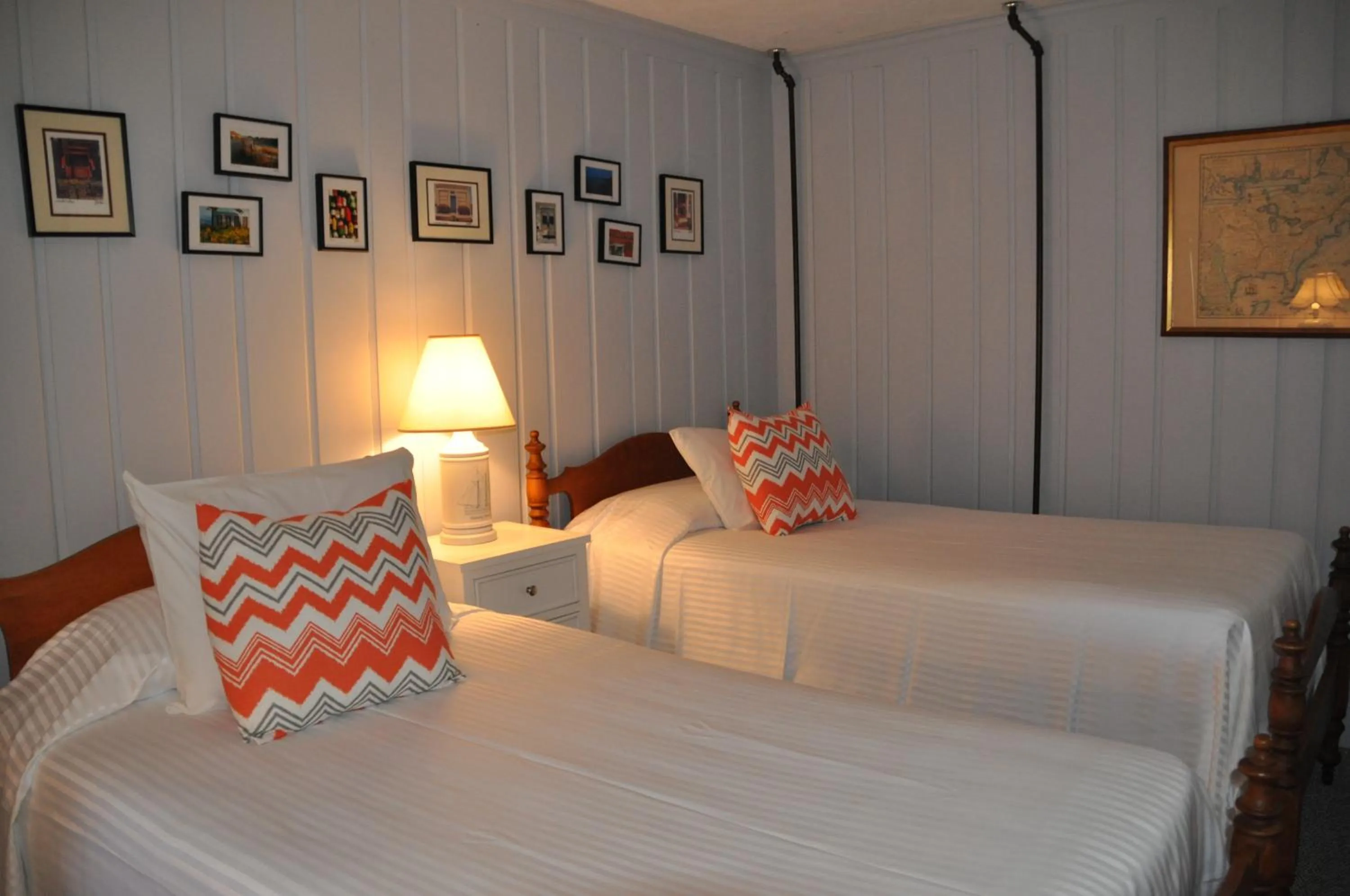 Photo of the whole room, Bed in The Masthead Resort