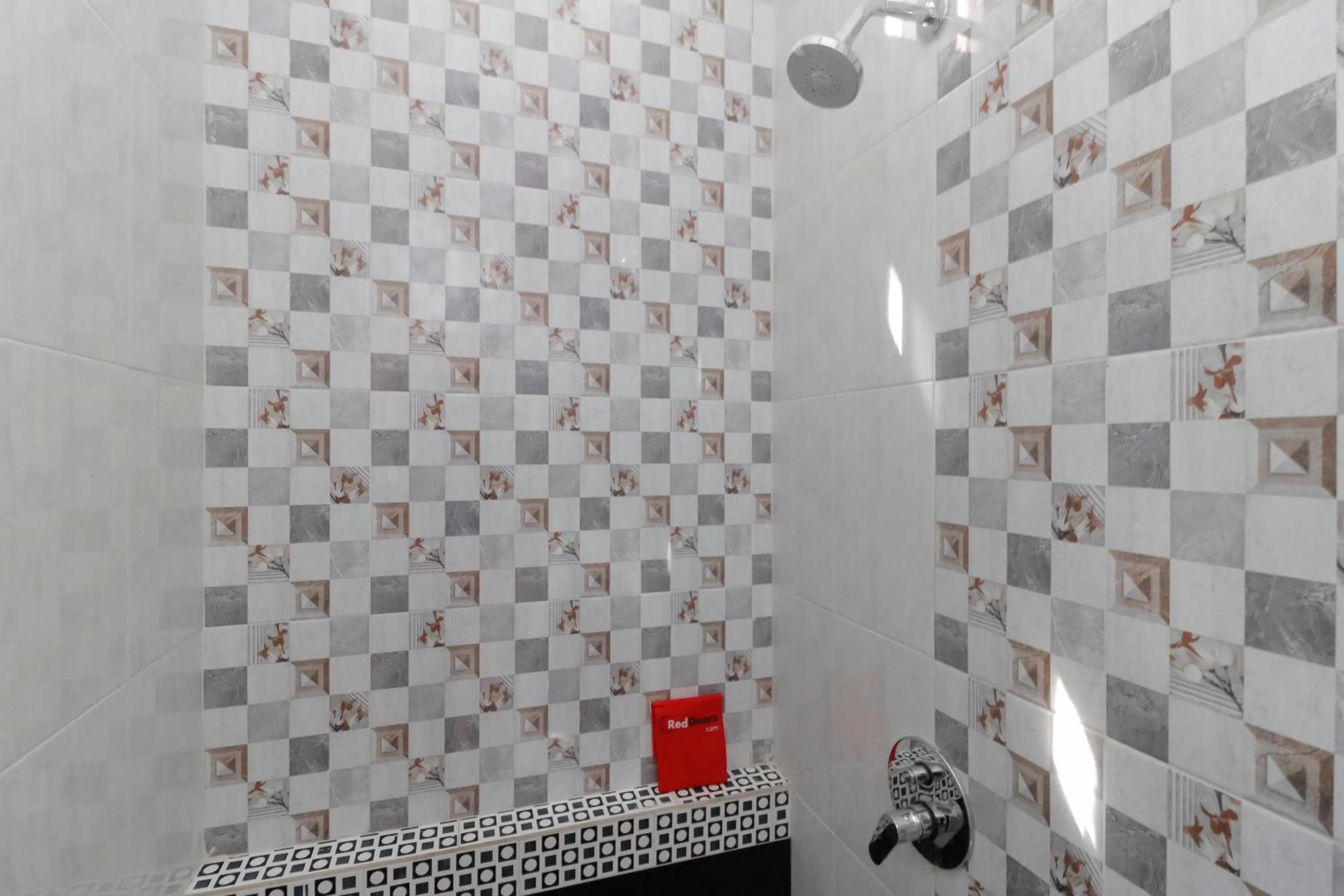 Bathroom in RedDoorz Plus near RS Royal Prima Medan