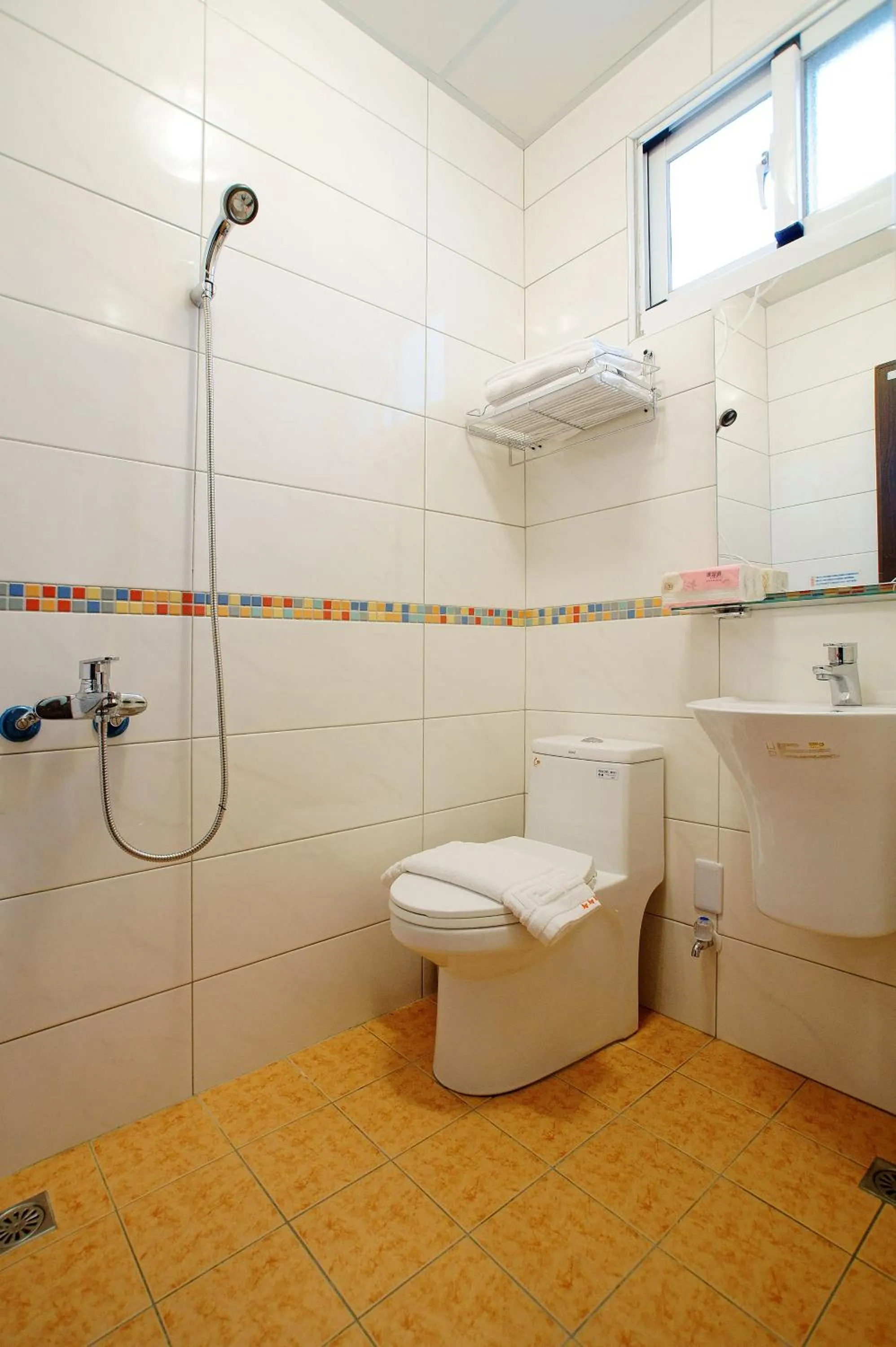 Shower in Trip Village-Hulk's Homestay