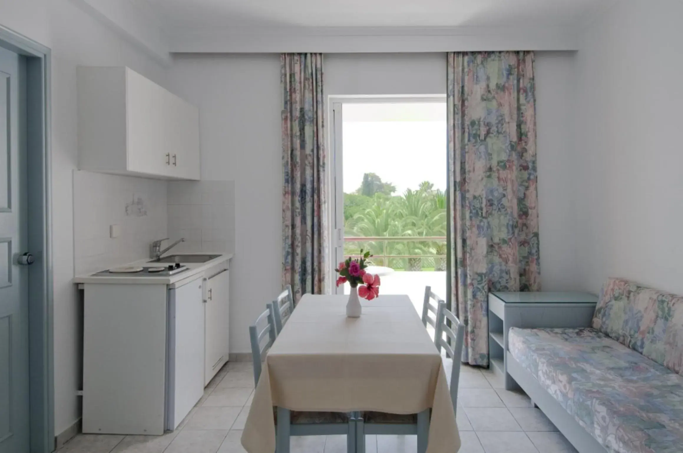 One-Bedroom Apartment in Alexandra Beach One-Bedroom Apartment in Alexandra Beach