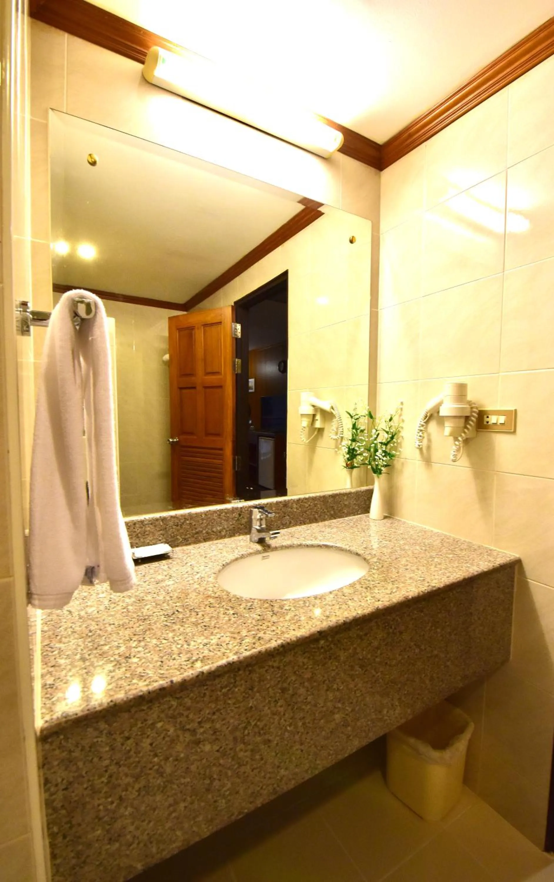 Bathroom in Dynasty Inn Pattaya