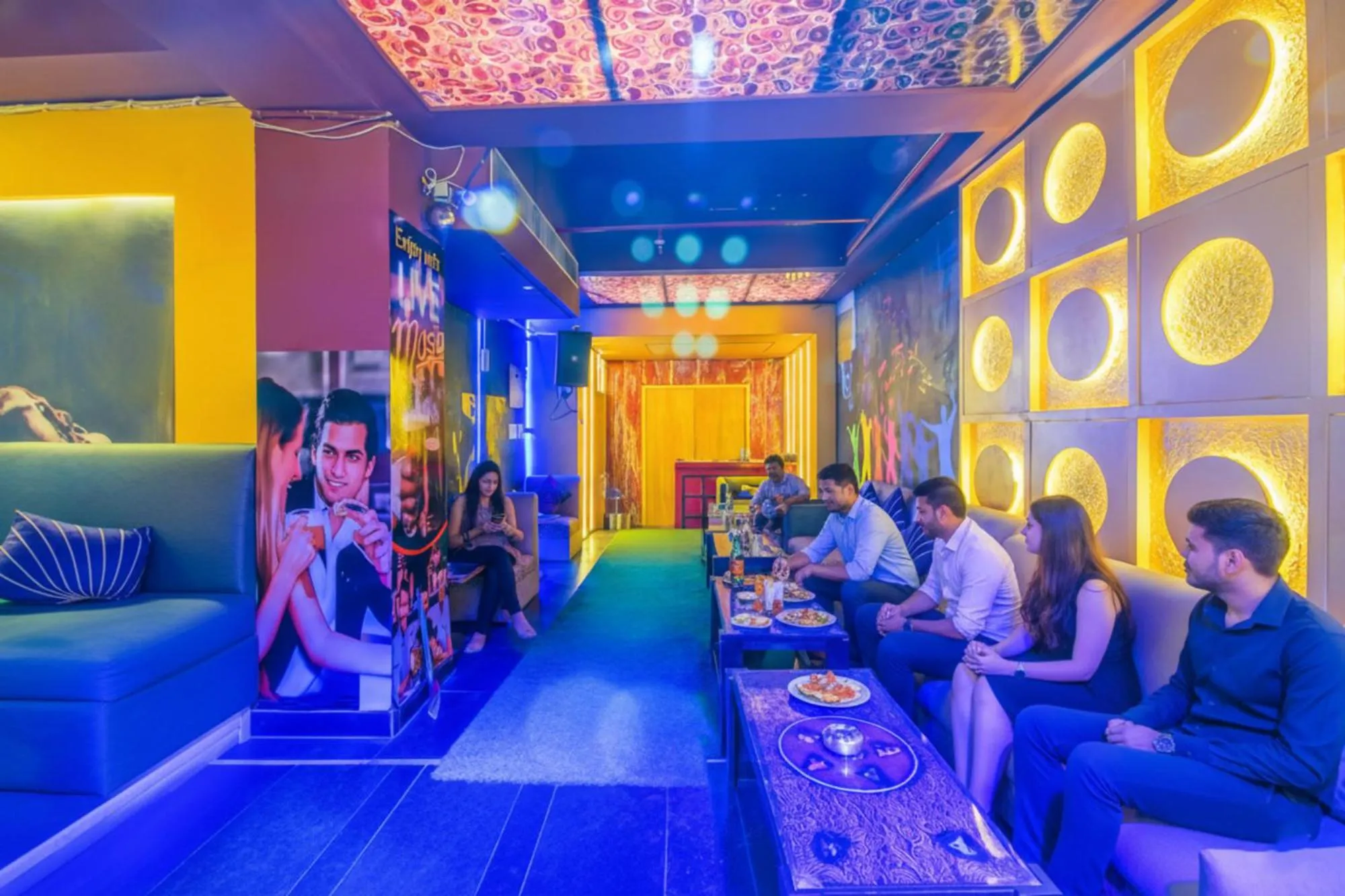 Restaurant/places to eat in FabHotel White Klove - Nr New Delhi Railway Station