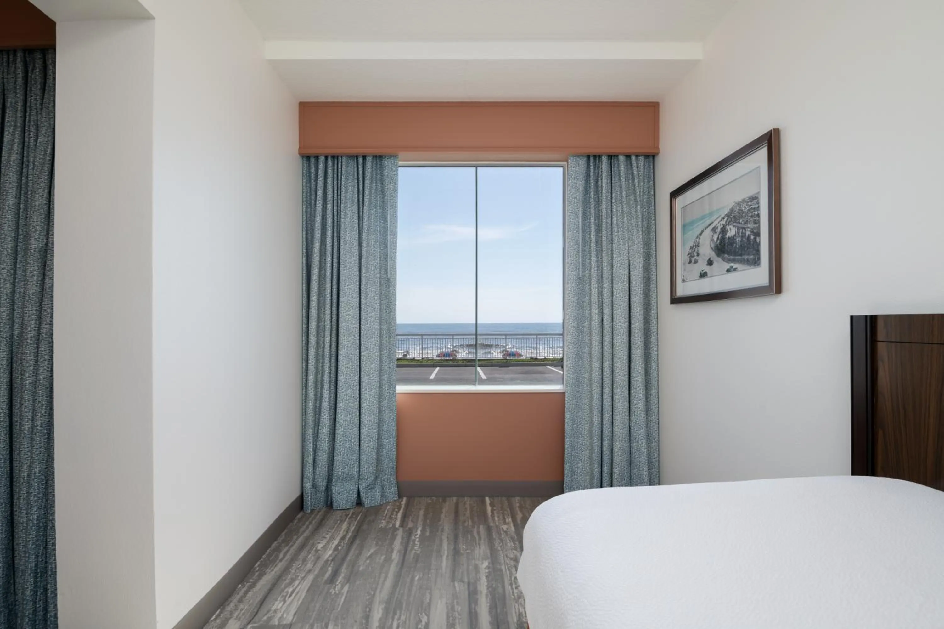 View (from property/room), Bed in Hilton Garden Inn Daytona Beach Oceanfront