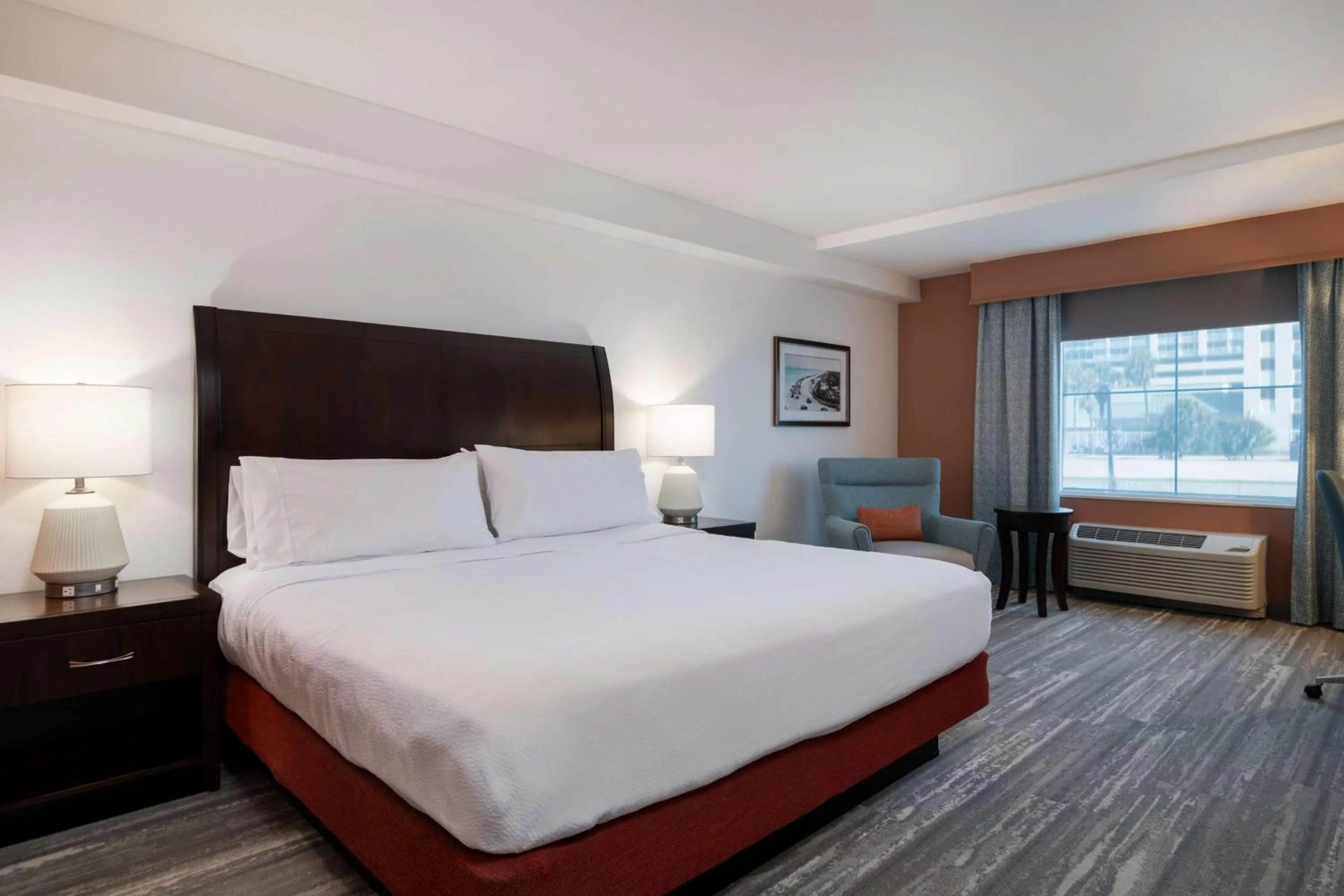 Bed in Hilton Garden Inn Daytona Beach Oceanfront